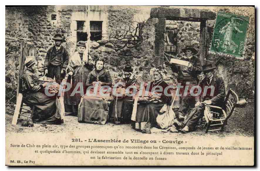 CPA L'Assemblee de Village ou Couvige Sorte de Club en plein air folklore