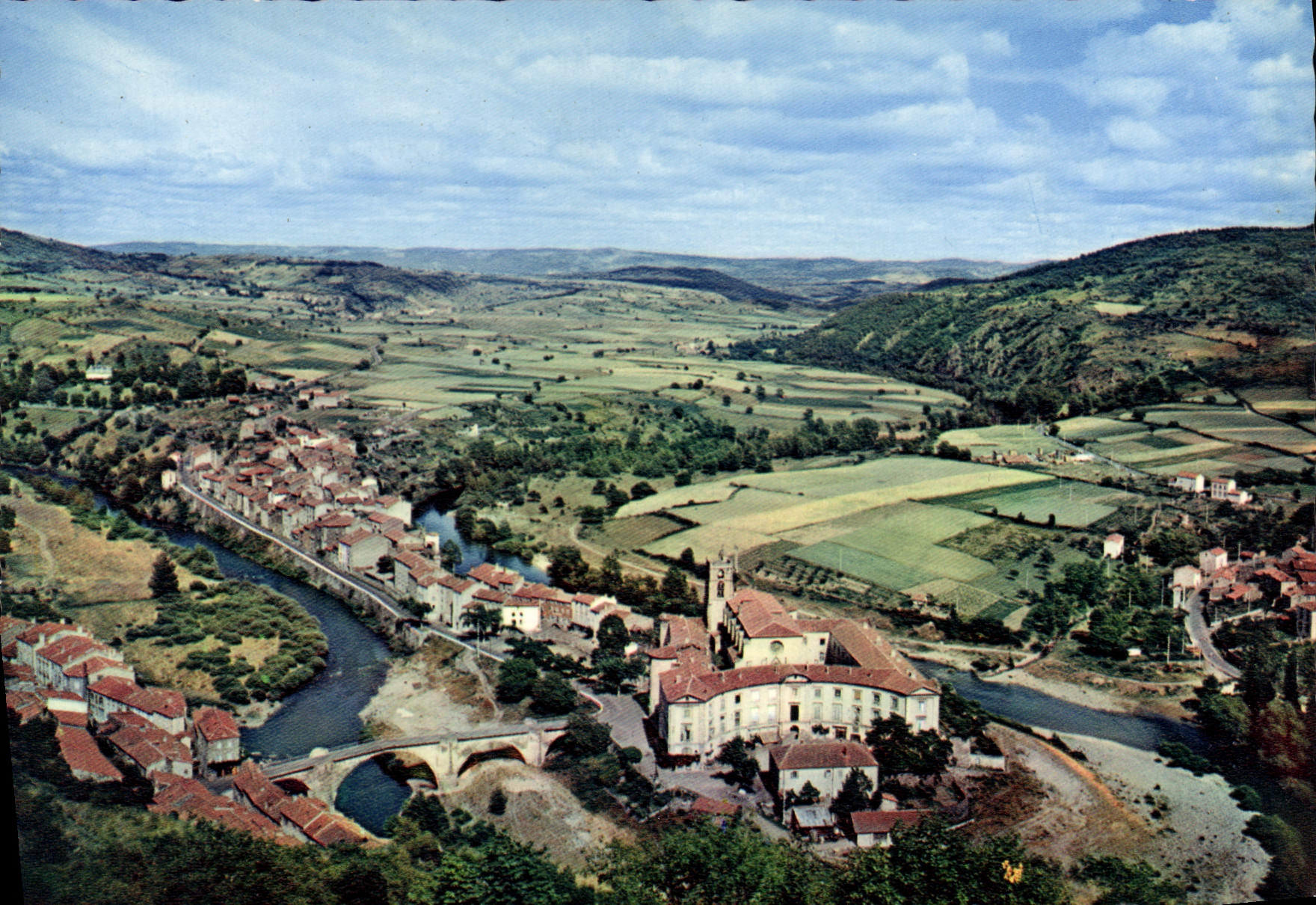 Lavoute-Chilhac — Château médiéval sur les rives de l'Allier — Éditions Chilhac