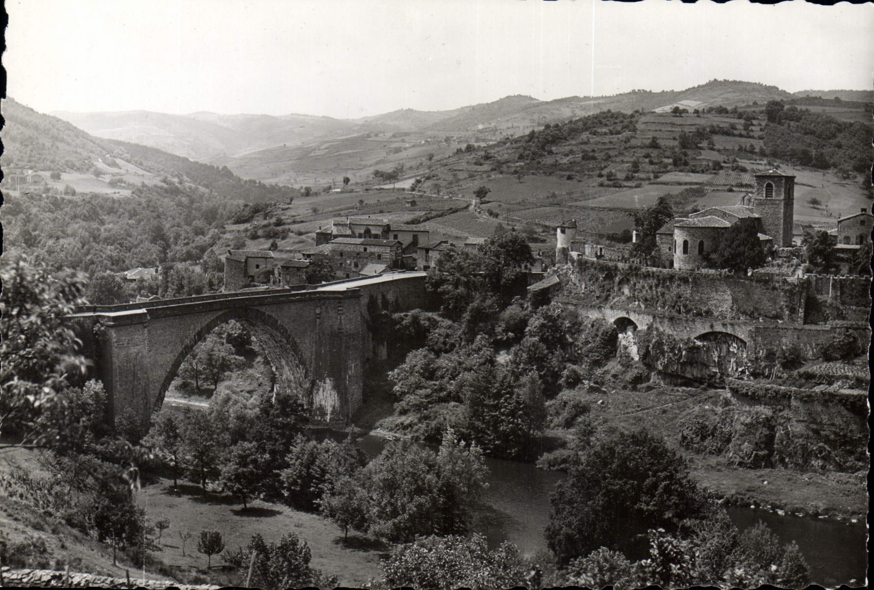 Environ de BRIOUDE - Le Pont de Vieille-Brioude et les Gorges de l'Allier — Édition TISSA-Brioude, n°13