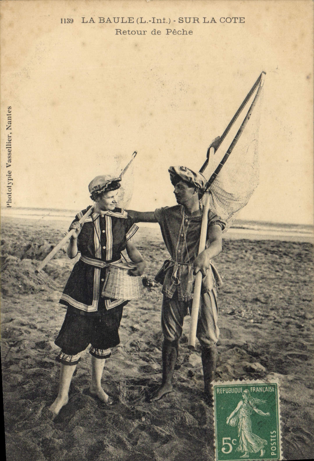 La Baule (L.-Int.) - Sur la Côte - Retour de Pêche — Phototypie Vassellier, Nantes, n° 1139