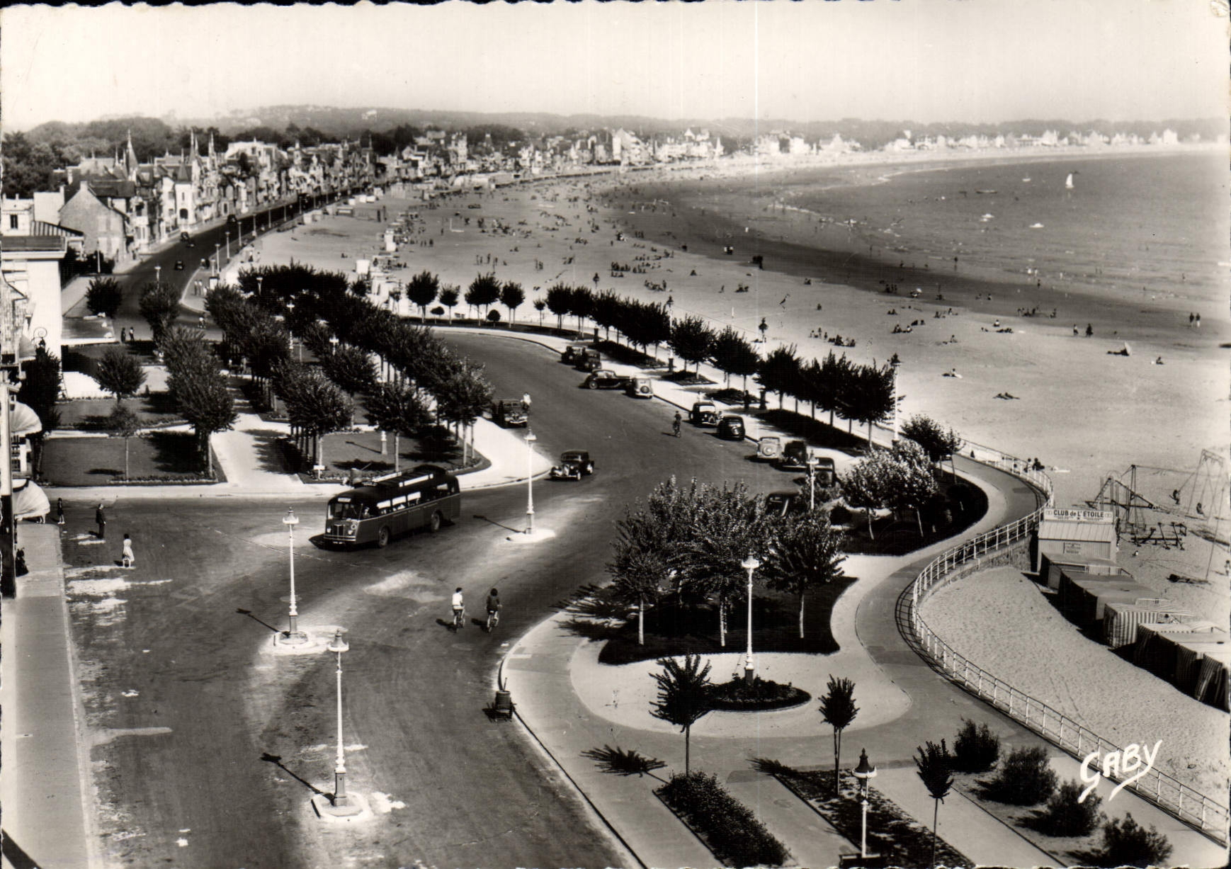 CPSM La Baule Esplanades du Casino et la Plage