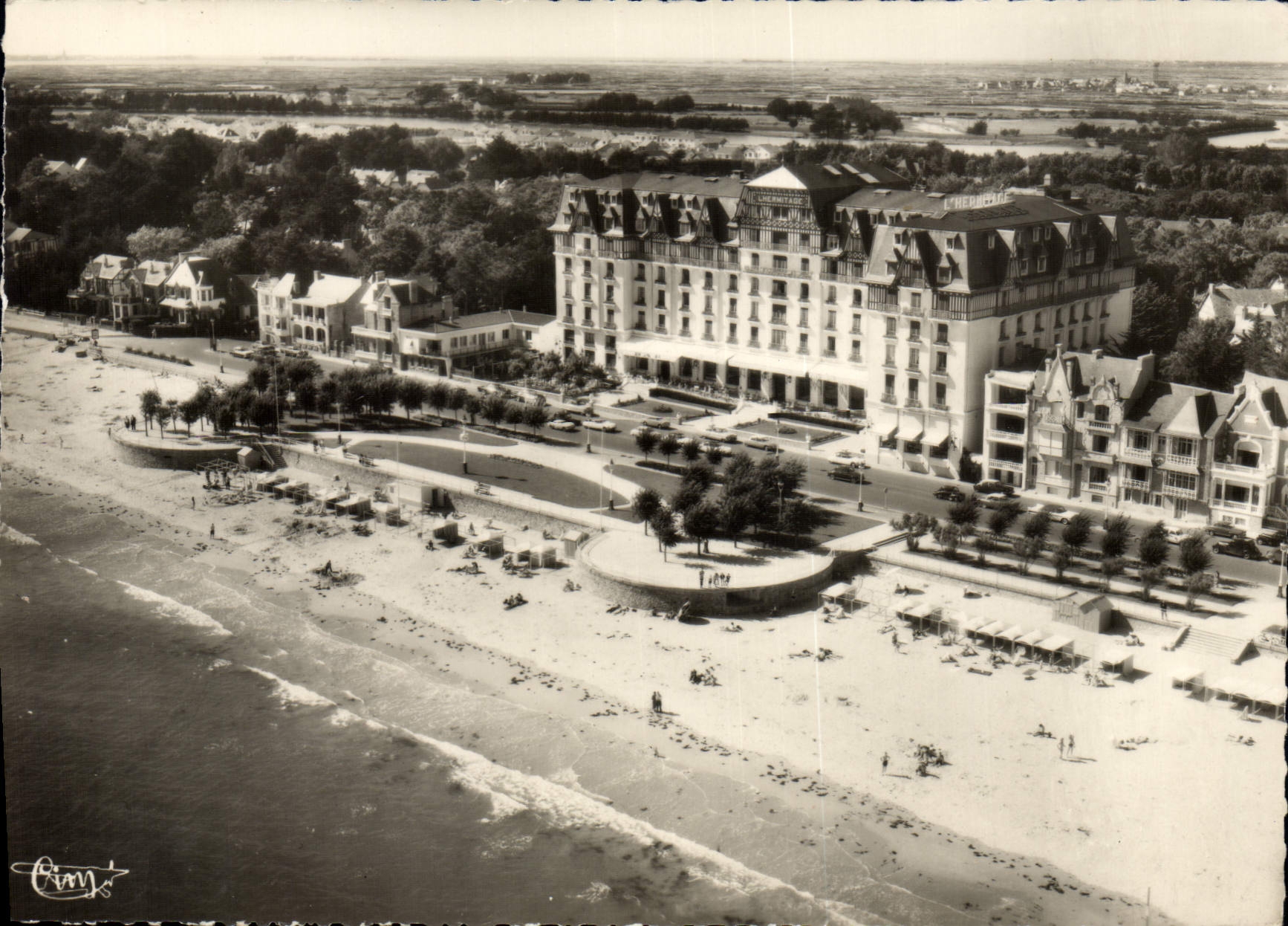 La Baule — L'Hermitage-Hôtel — Vue aérienne — Éditions Véritable