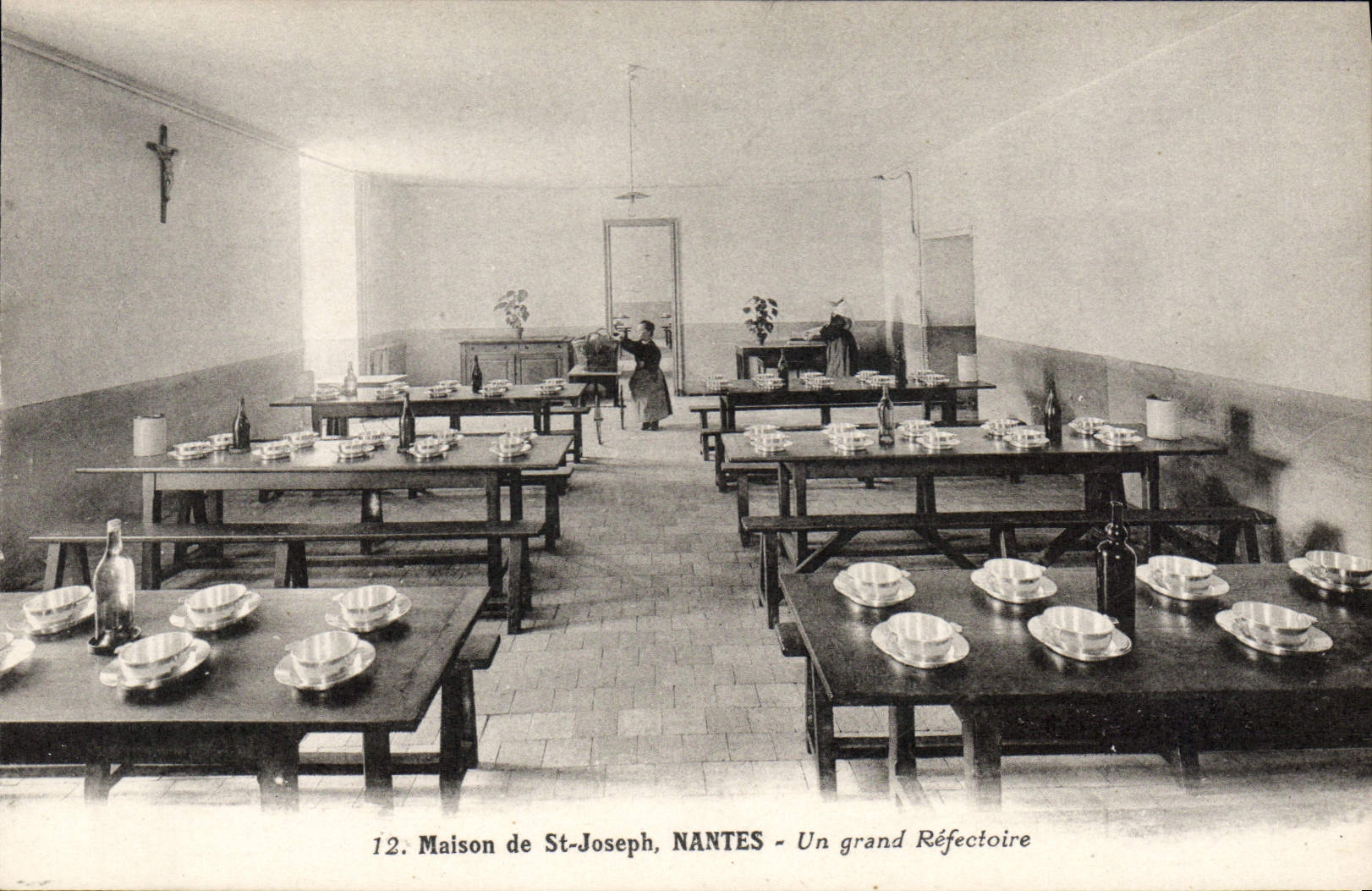 CPA Maison de St Joseph Nantes Un grand Refectoire