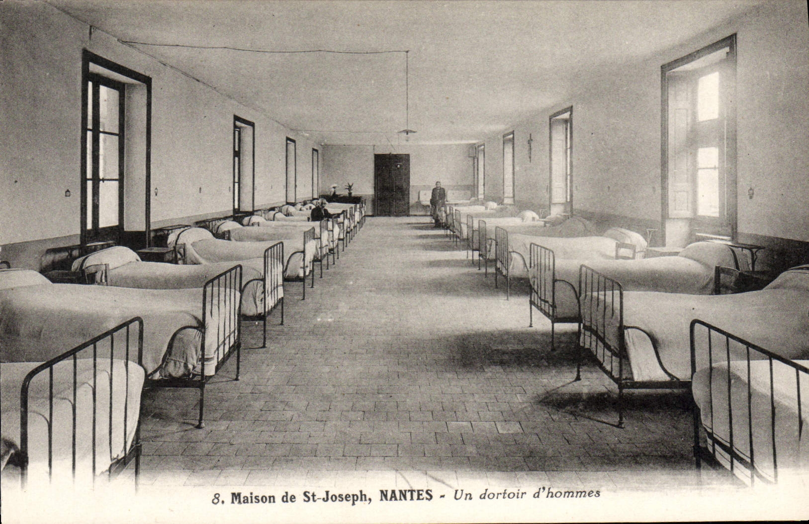 CPA Maison de St Joseph Nantes Un Dortoir d'hommes