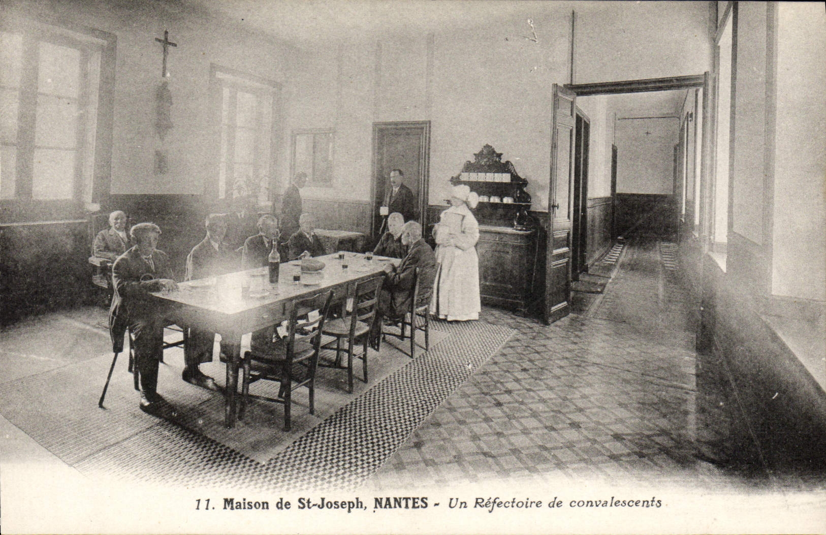 CPA Maison de St Joseph Nantes Un Refectoire de Convalescents