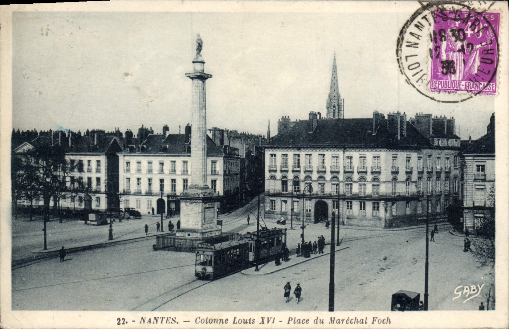 CPA Nantes Cotonne Louts XVI Place du Marechal Foch