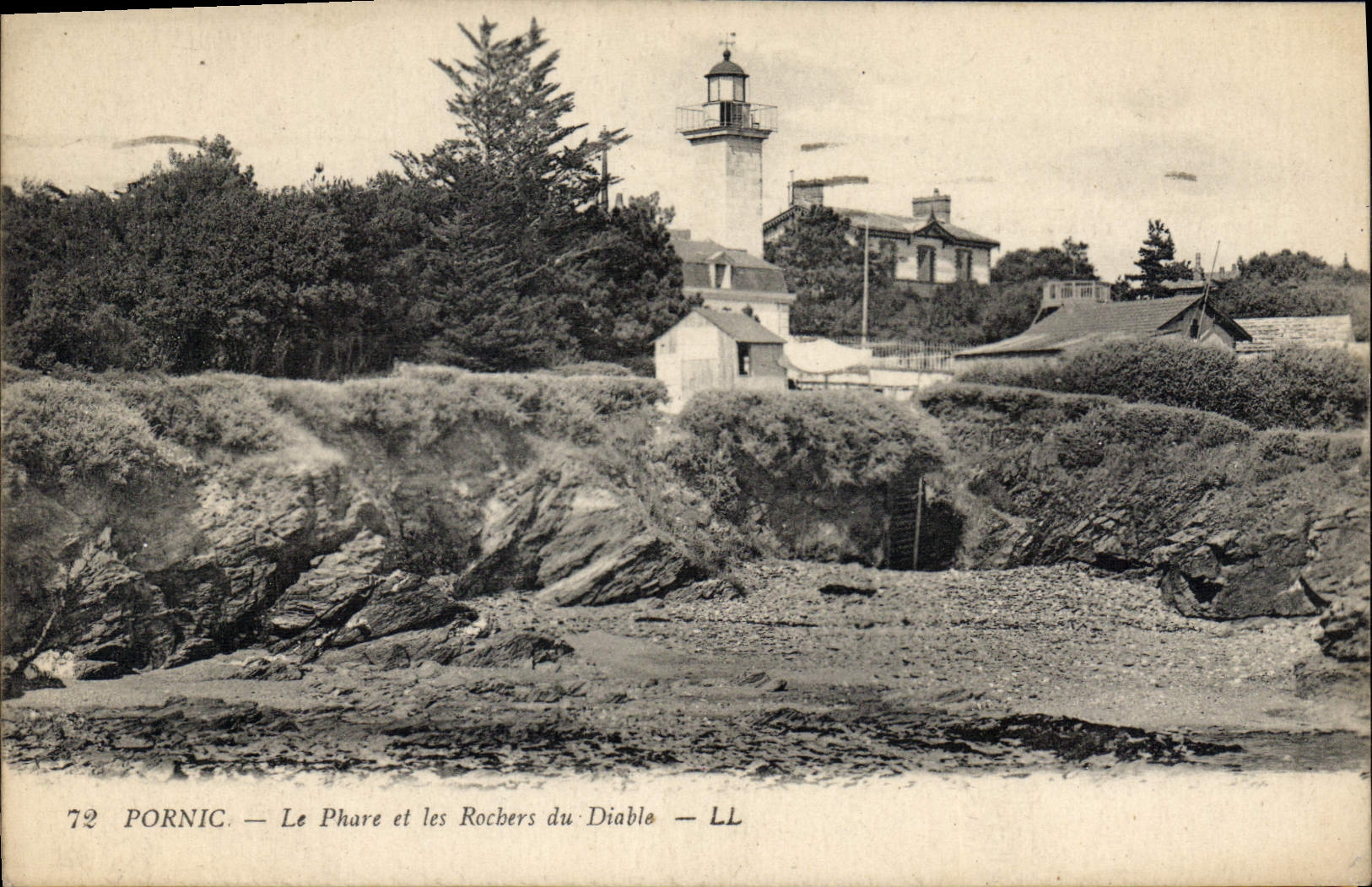 CPA Pornic Le Phare et les Rochers du Diable