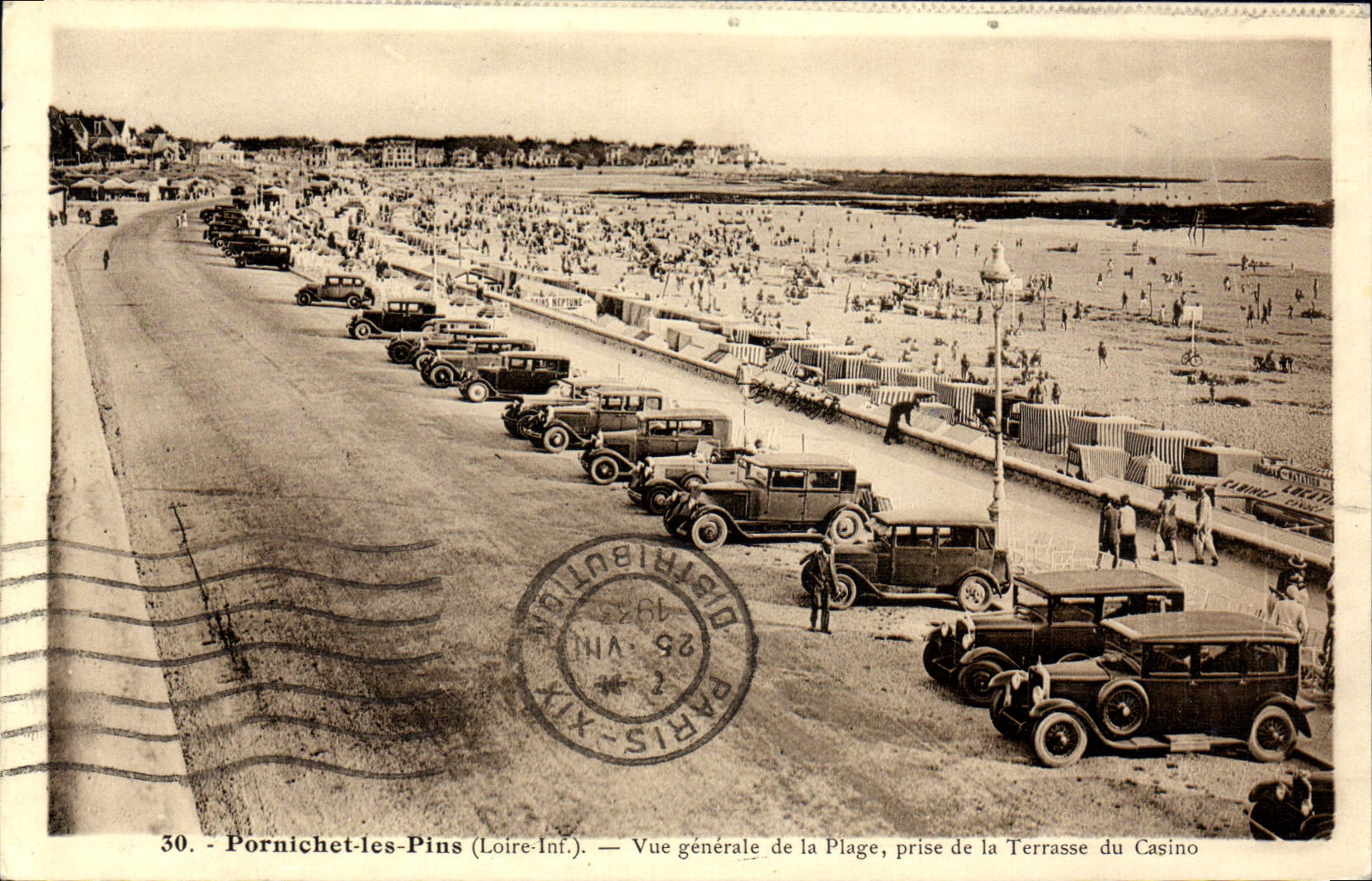 CPA Pornichet les Pins Vue Generale de la Plage prise de la Terrasse du Casino Automobiles Citroën