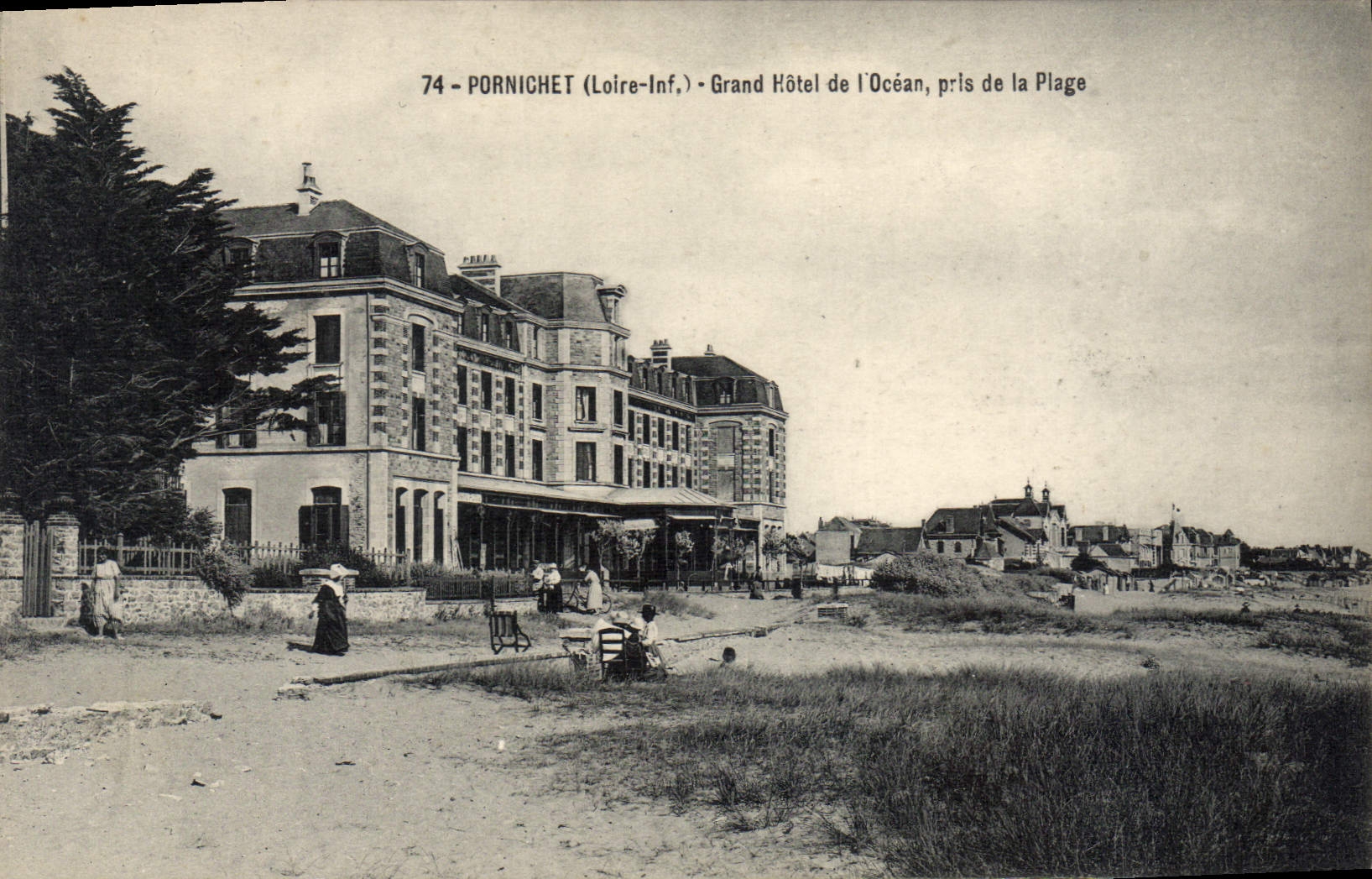 CPA Pornichet Grand Hotel de l'ocean pris de la Plage