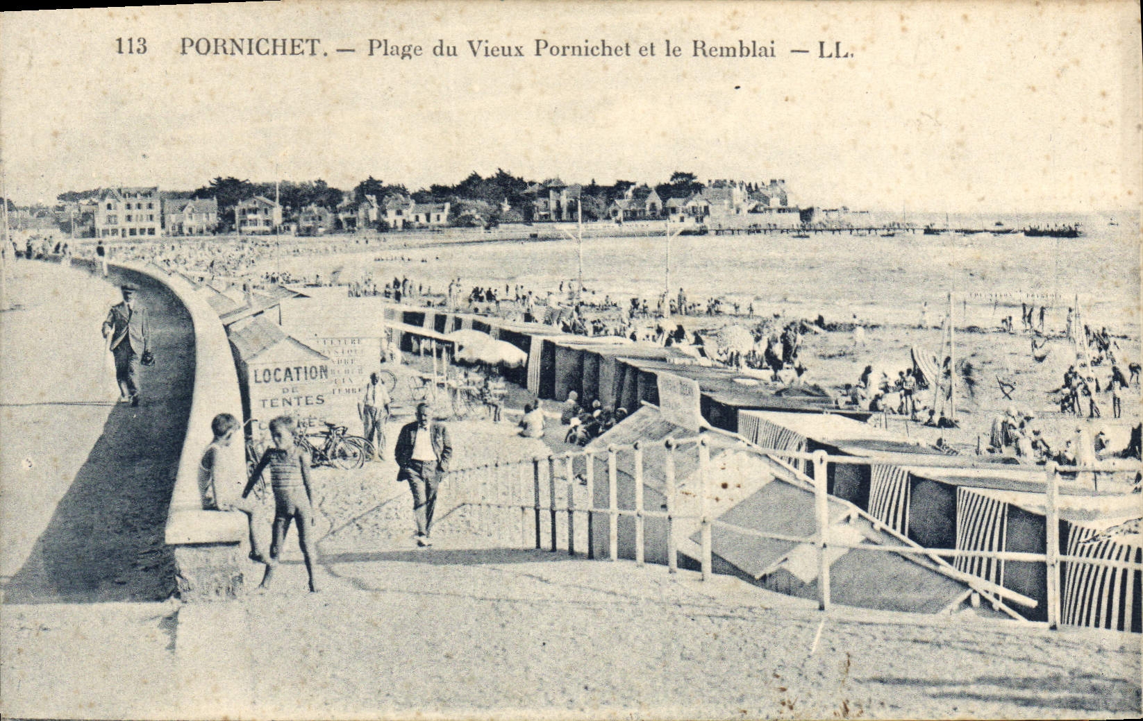 CPA Pornichet Plage du vieux Pornichet et le Remblai