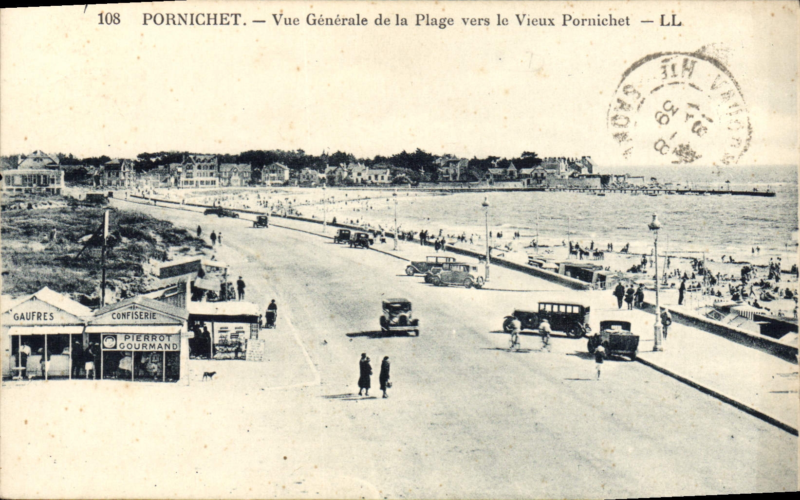 CPA Pornichet Vue Generale de la Plage vers le Vieux Pornichet