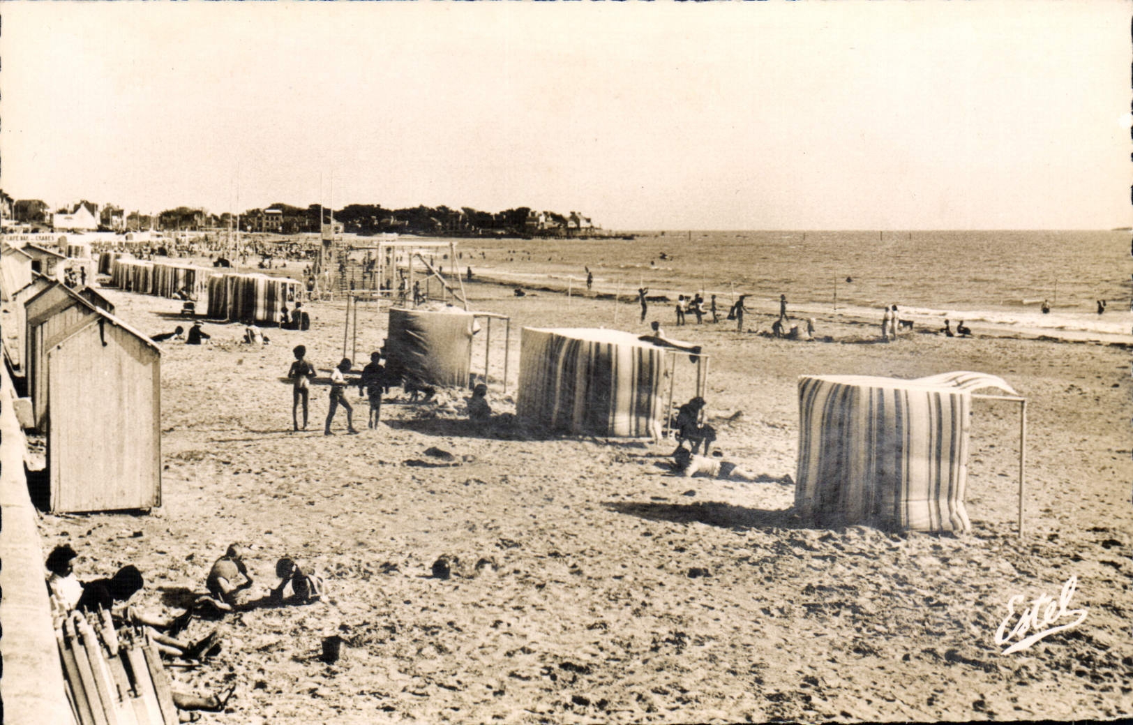 CPA Pornichet Vue Generale de la Plage vers le Vieux Pornichet