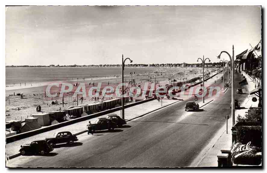 CPA Pornichet Le Remblai La Plage et vue vers La Baule