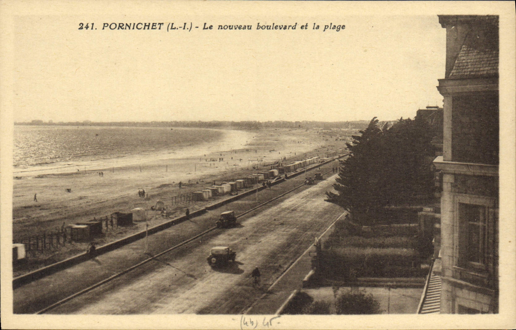 CPA Pornichet Le Nouveau Boulevard et la Plage