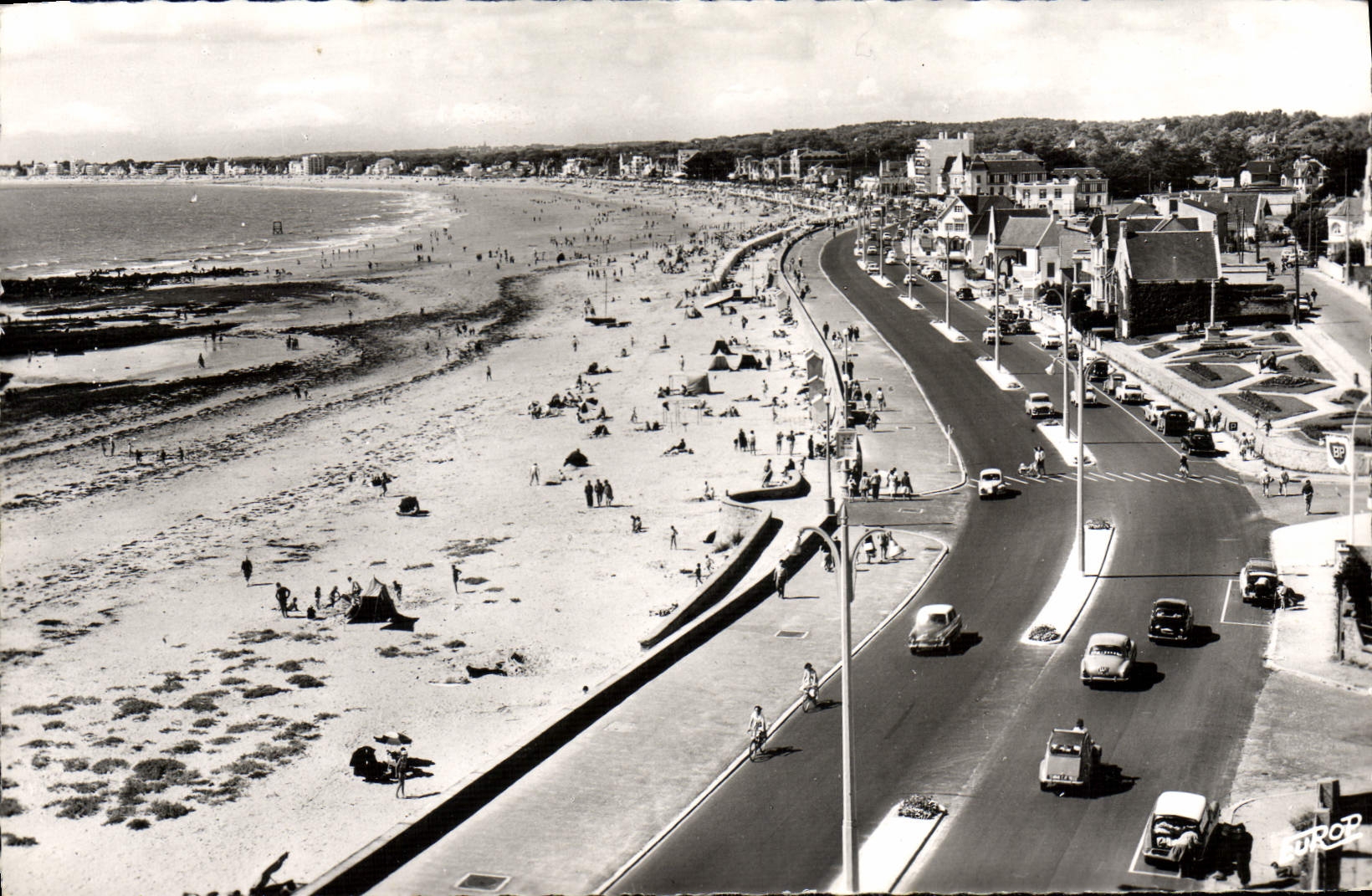 CPA Pornichet La Plage et le Remblai
