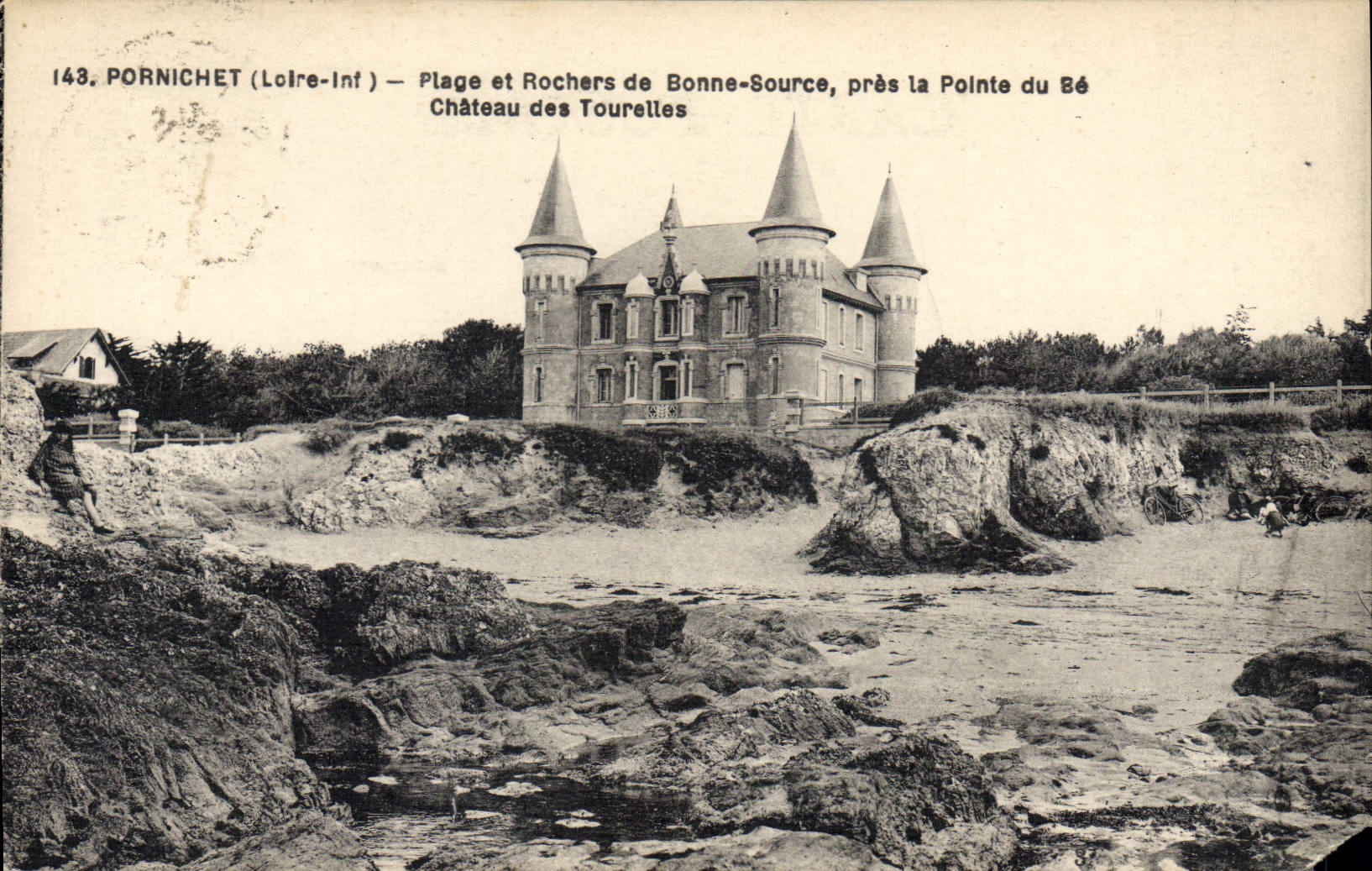 CPA Pornichet Plage et Rochers de Bonne Source pres la Pointe du Bé Chateau des Tourelles