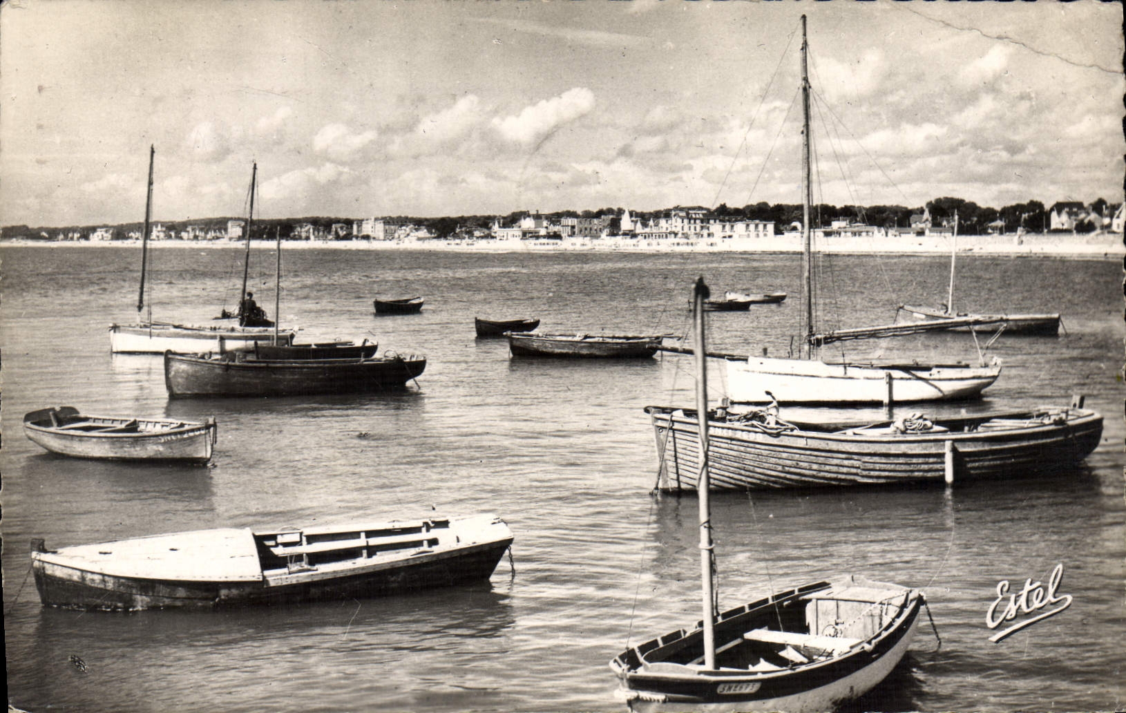 CPA Pornichet Bateaux dans le Port au Fond la Plage