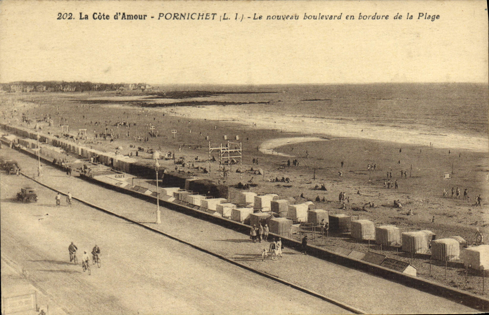 CPA Pornichet Le Nouveau Boulevard en Bordure de la Plage