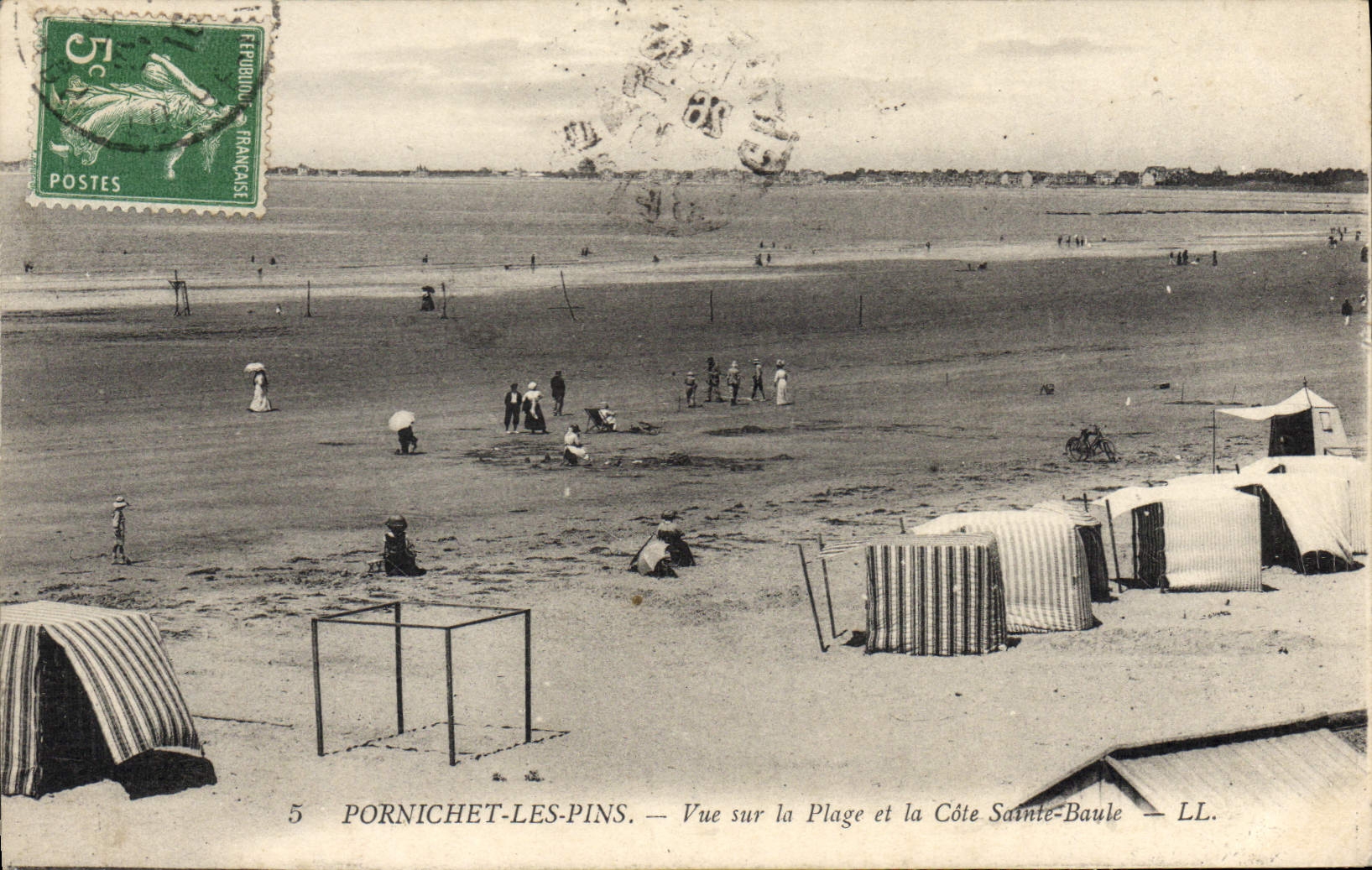 CPA Pornichet Les Pins Vue sur la Plage et la Cote Sainte Baule