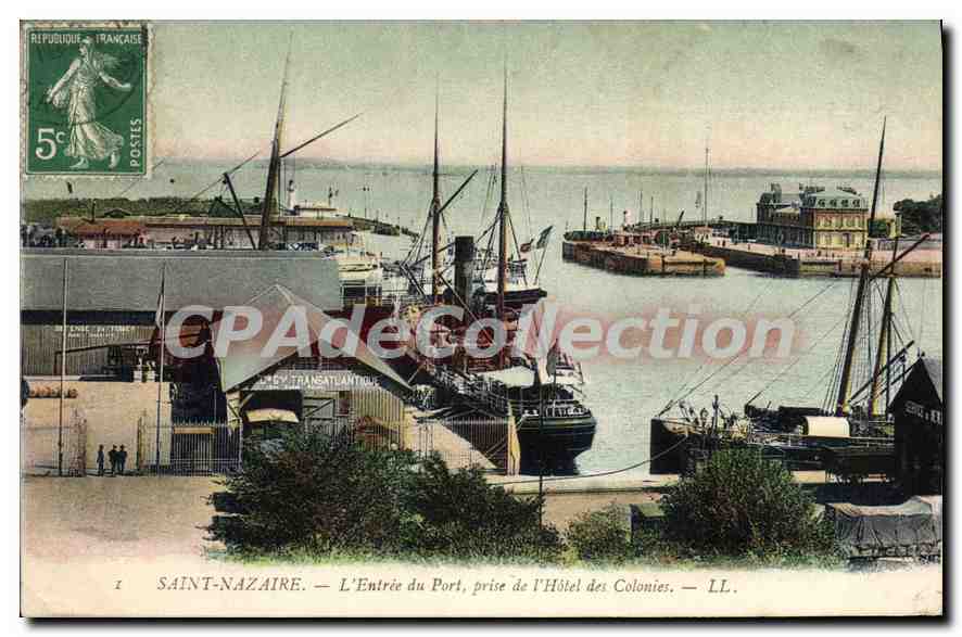 CPA Saint Nazaire L'Entree Du Port Prise De I'Hotel Des Colonies