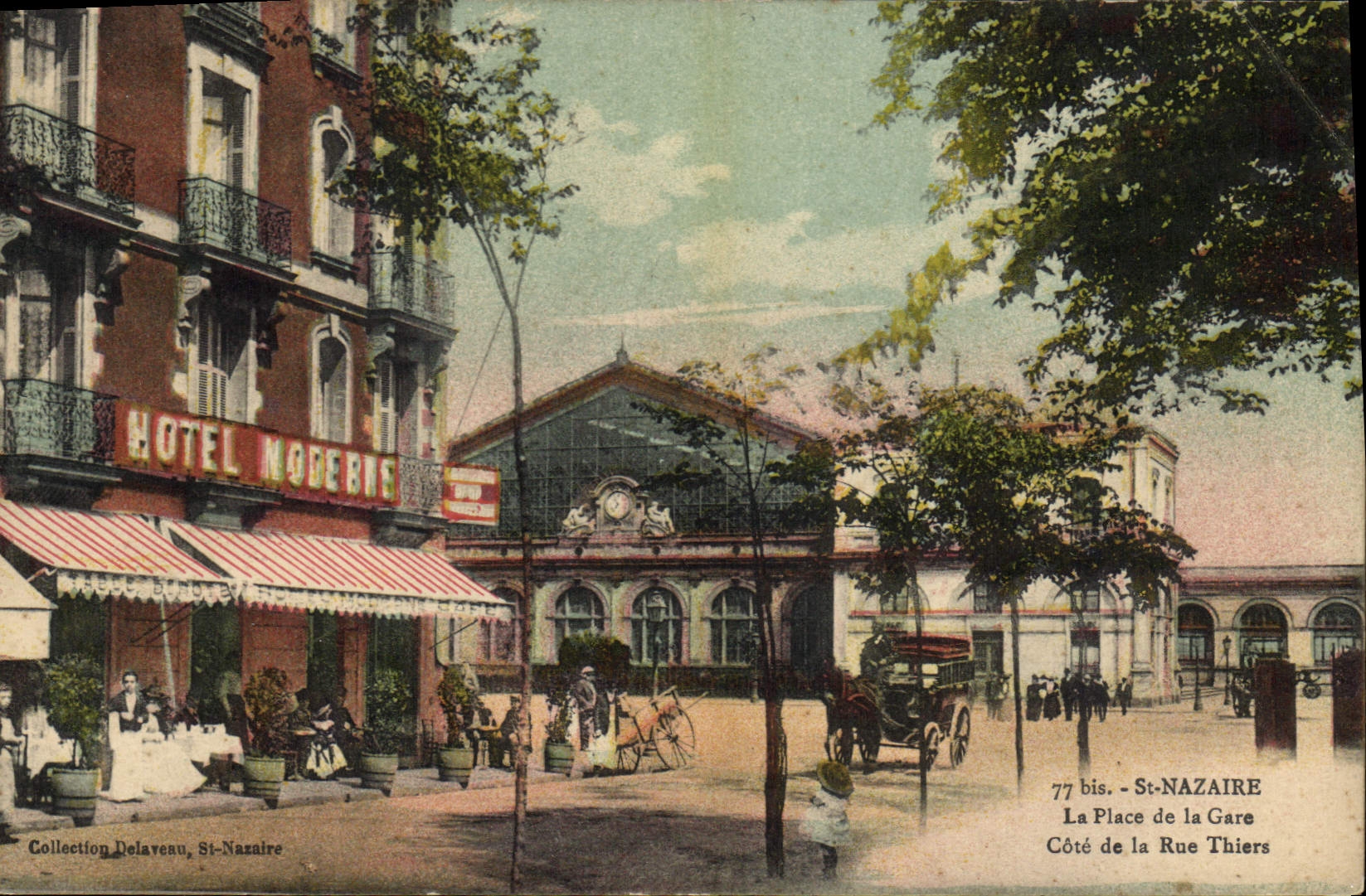 CPA Saint Nazaire La Place De La Gare