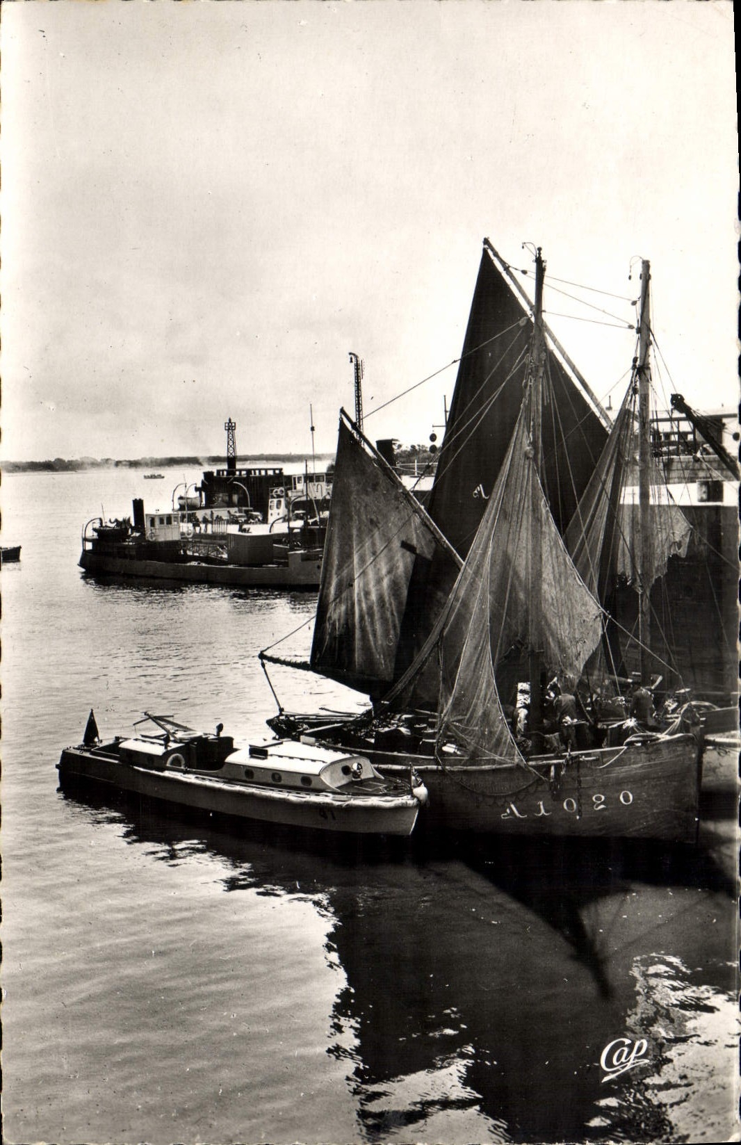 CPA Saint Nazaire L'Ancien Avant Port