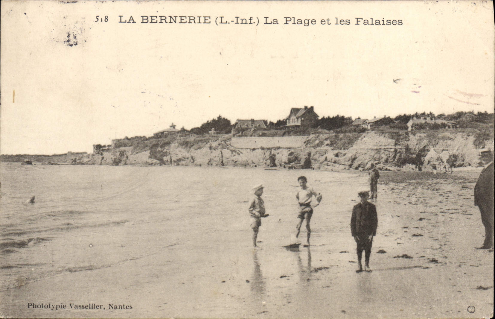 CPA La Bernerie La Plage Et Les Falaises
