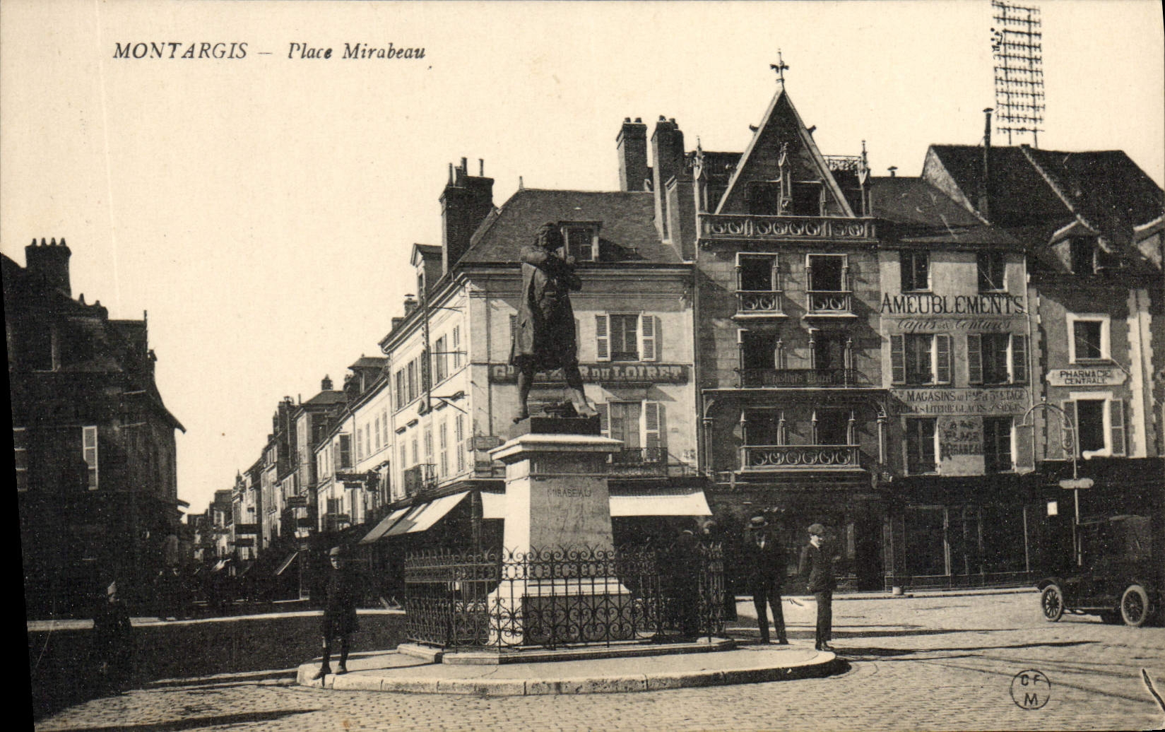 Montargis — Place Mirabeau — Éditeur CFM