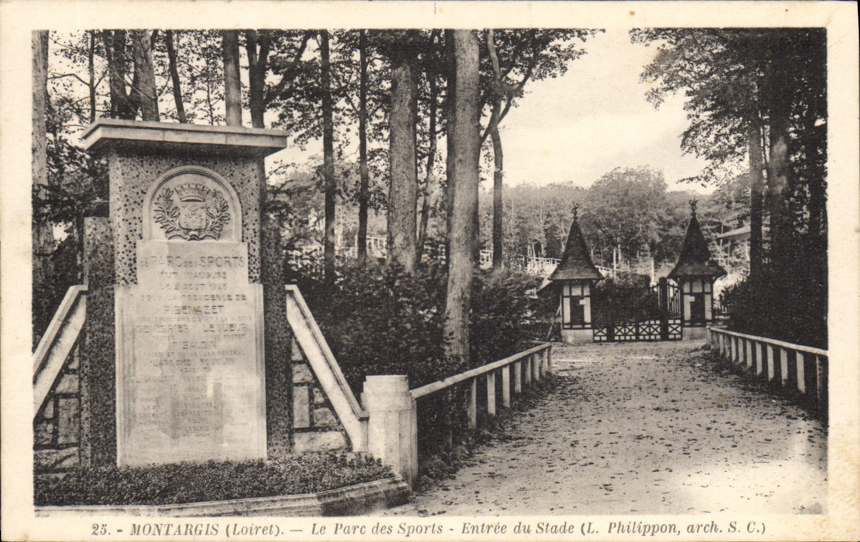 Montargis (Loiret) — Le Parc des Sports — Entrée du Stade (L. Philippon, arch. S.C.)