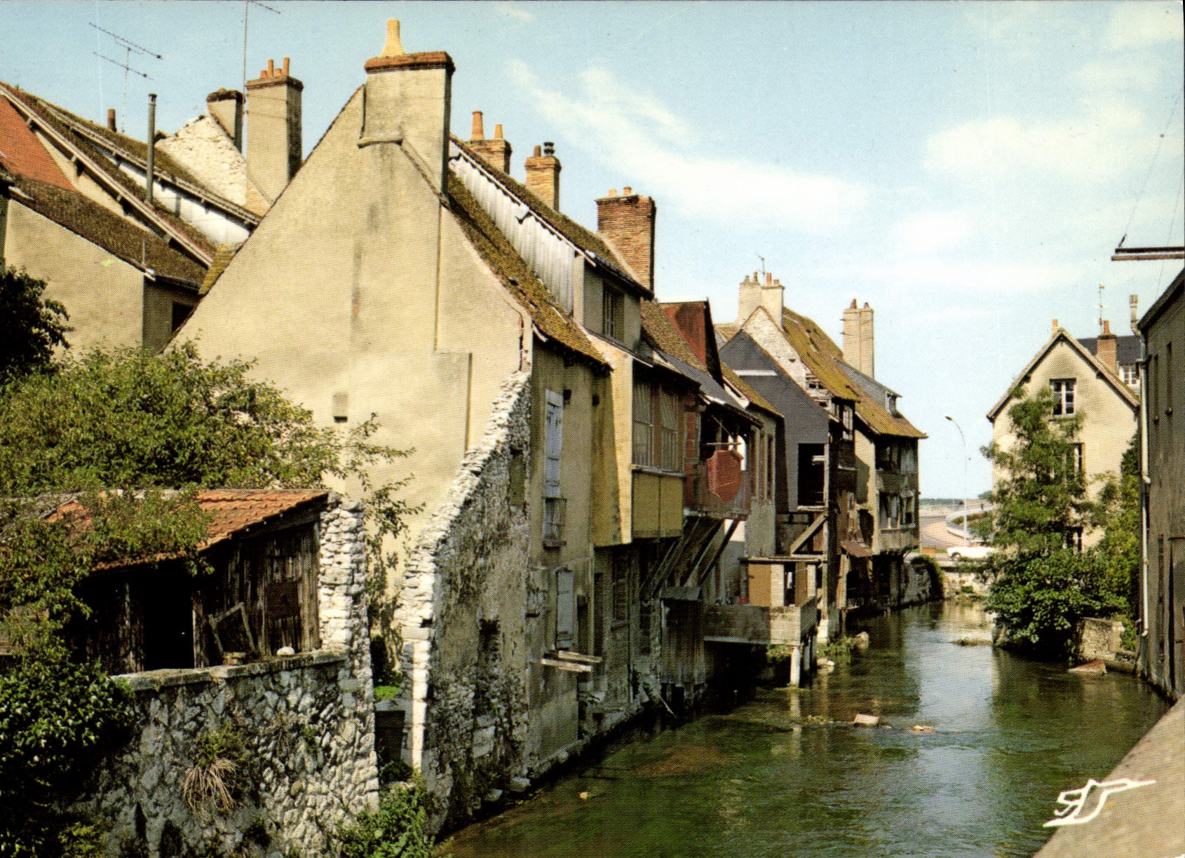 Montargis (Loiret) — Rue sur l'eau — Éditeur SODALFA, n° 45.208.07