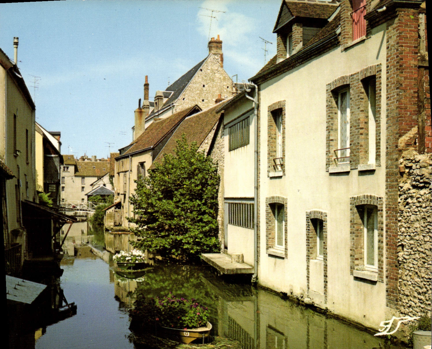 CPSM Montargis Rue Sur I'Eau