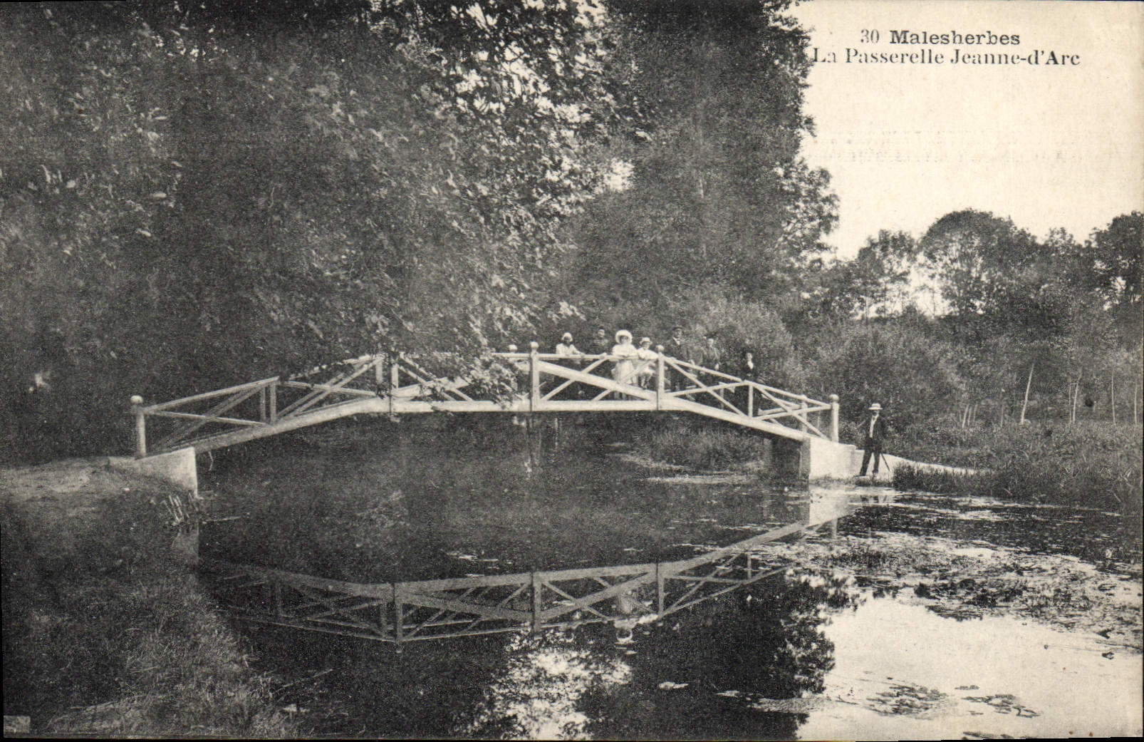 Malesherbes — La Passerelle Jeanne-d'Arc — éditeur non identifié, n° de série 30