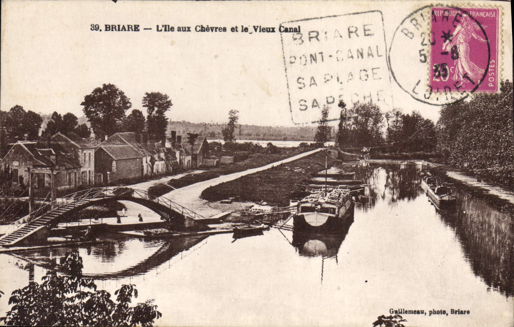 CPA Briare L'Ile Aux Chevres Et Le Vieux Canal
