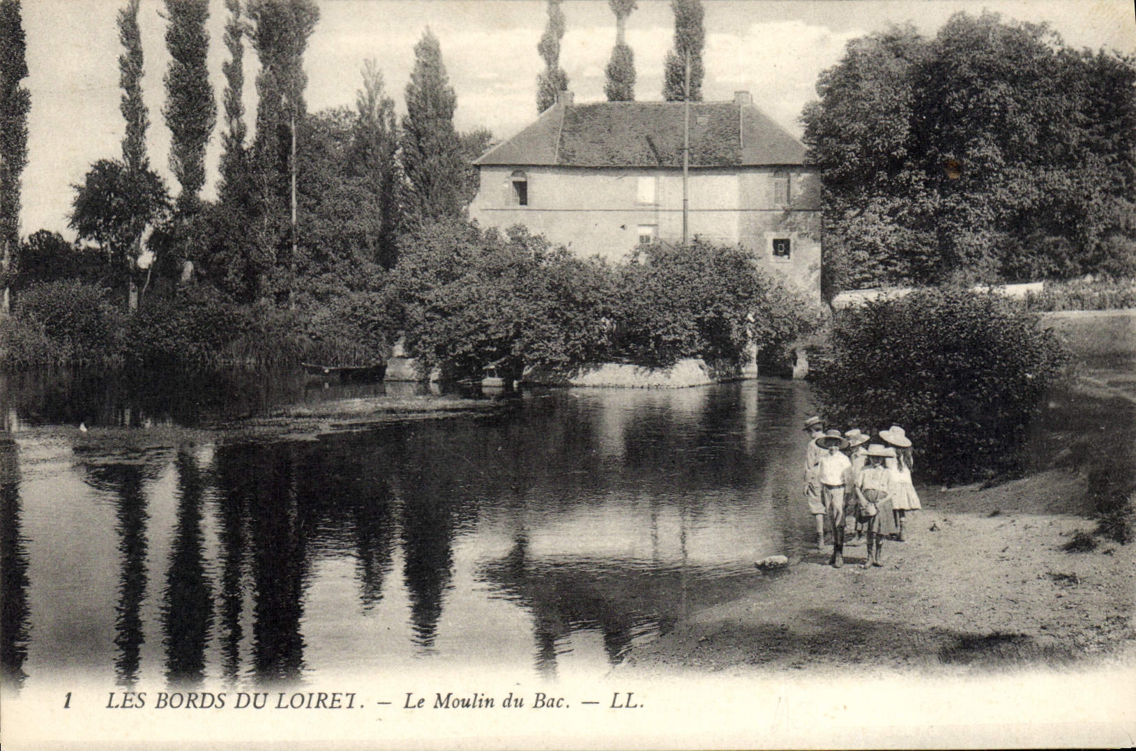 CPA Les Bords Du Loiret Le Moulin Du Bac