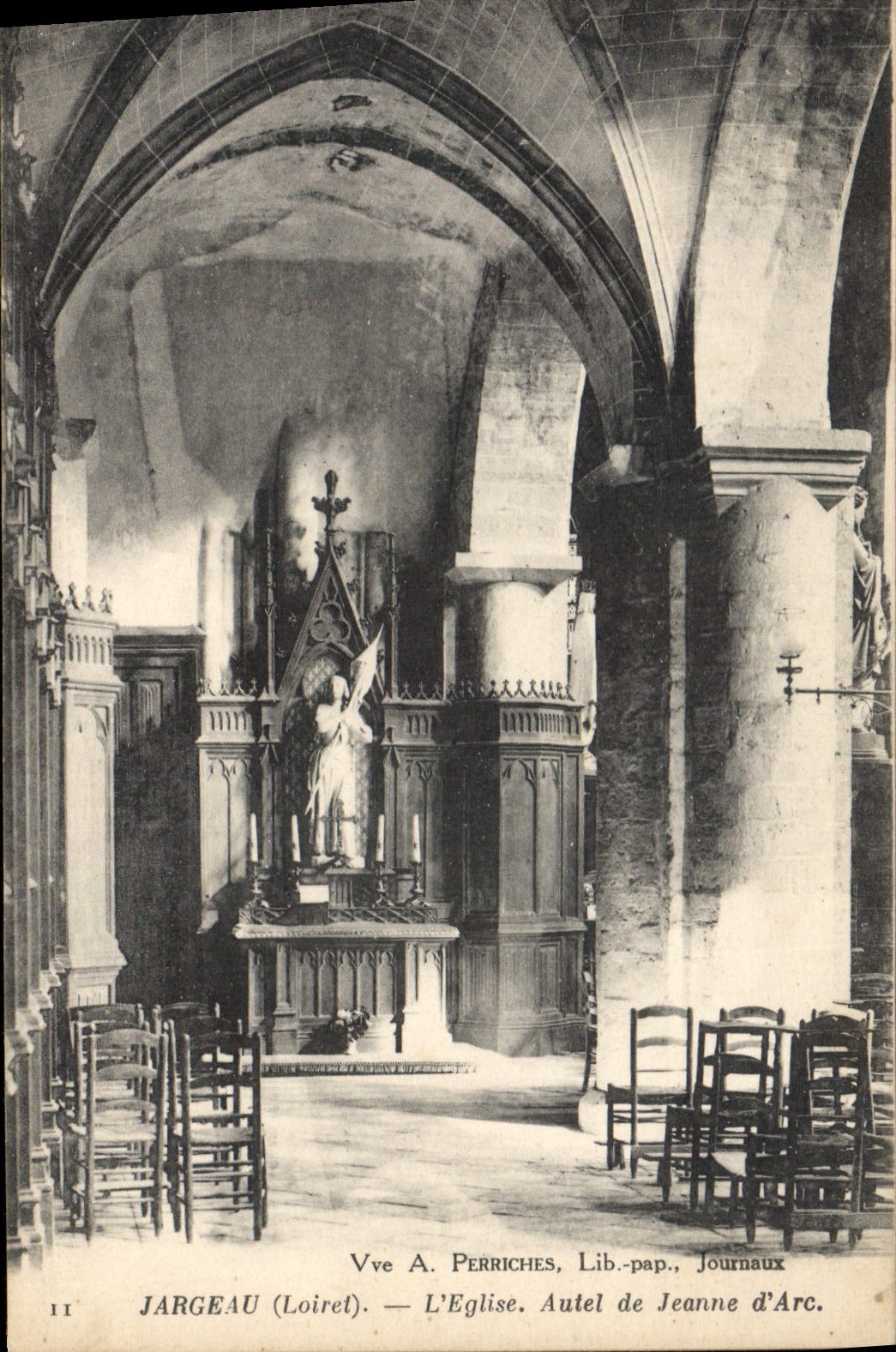 CPA Jargeau L'Eglise Autel De Jeanne D'Arc