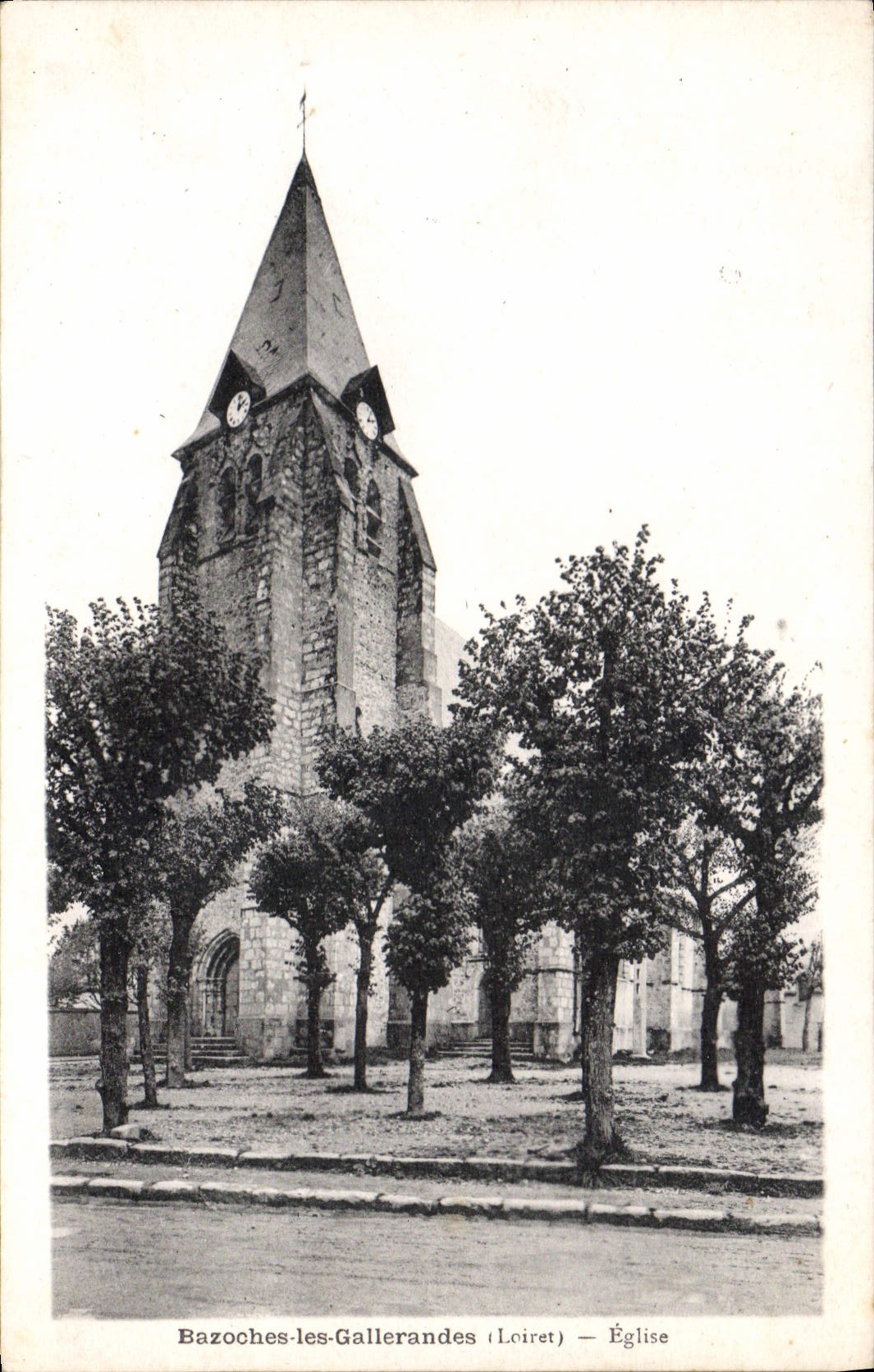 Bazoches-les-Gallerandes (Loiret) — Église