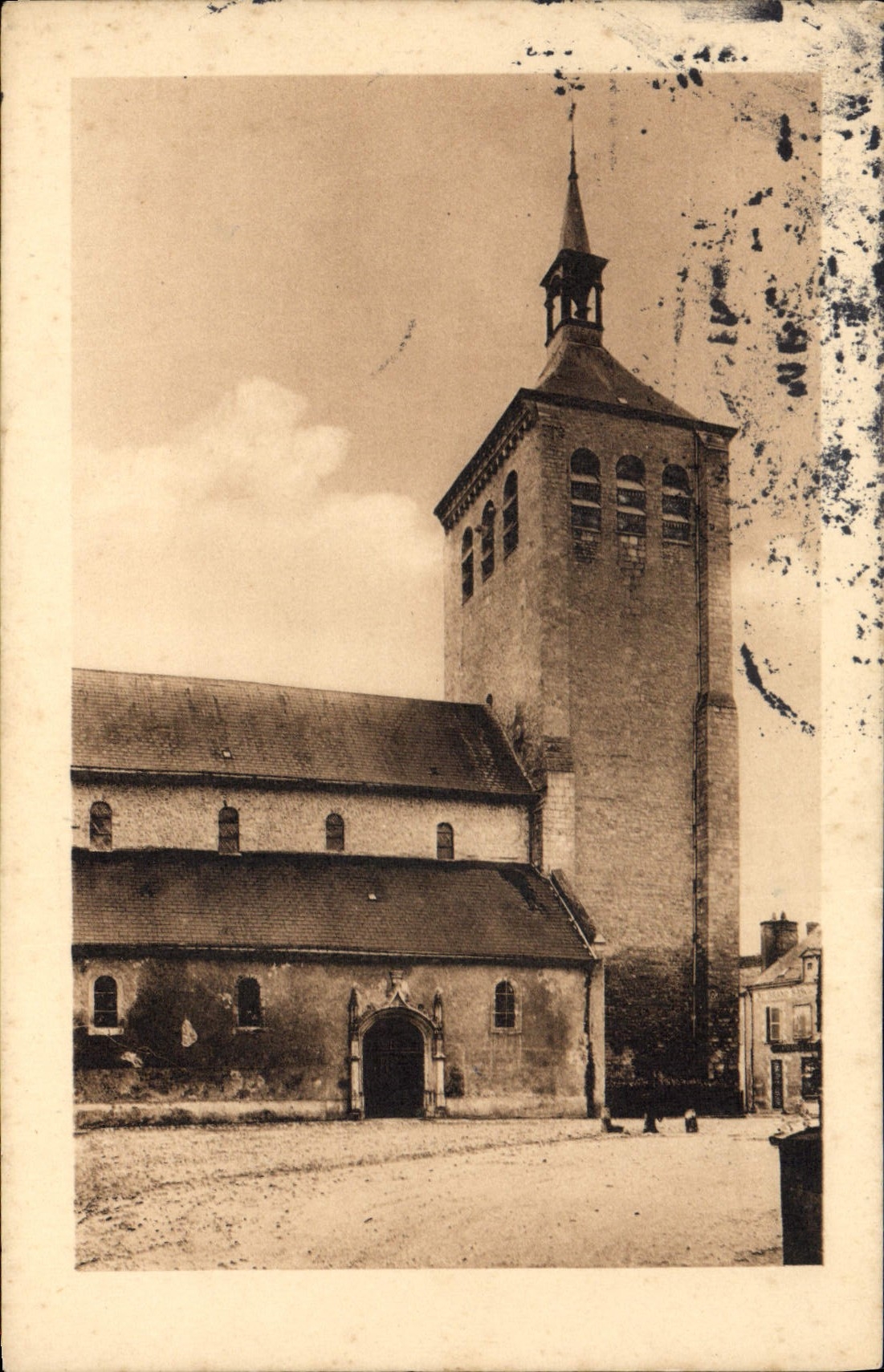 CPA Eglise De Jargeau Tour De I'Eglise Et Le Petit Cloitre