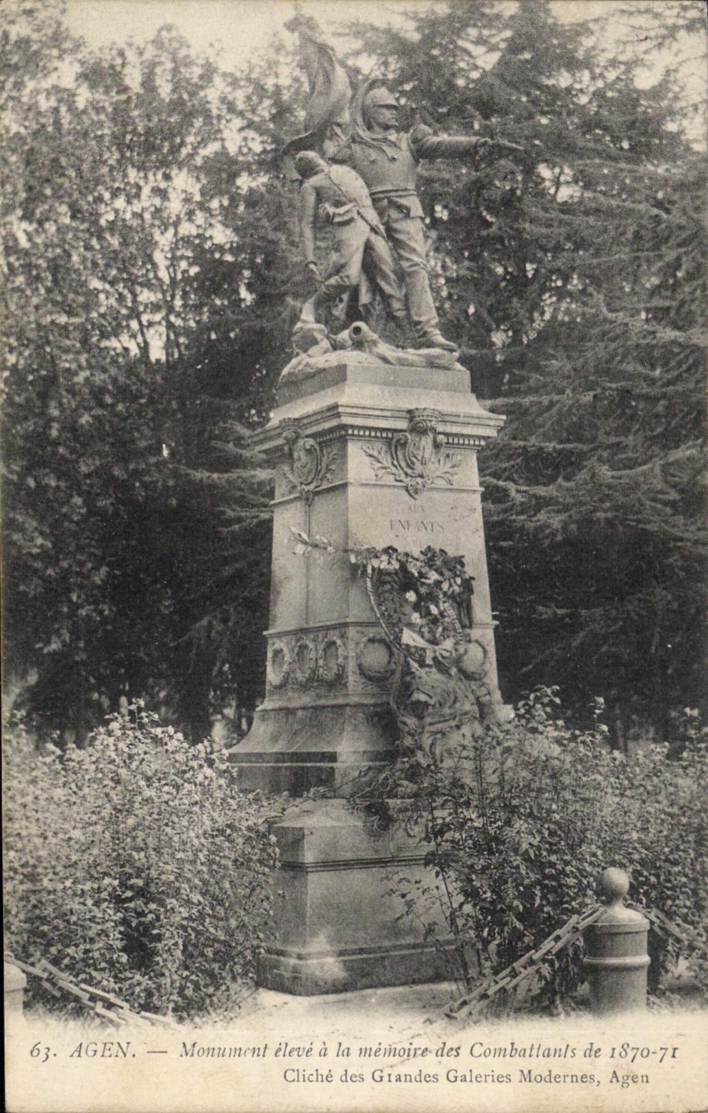 Agen — Monument élevé à la mémoire des Combattants de 1870-71 — Cliché des Grandes Galeries Modernes, Agen