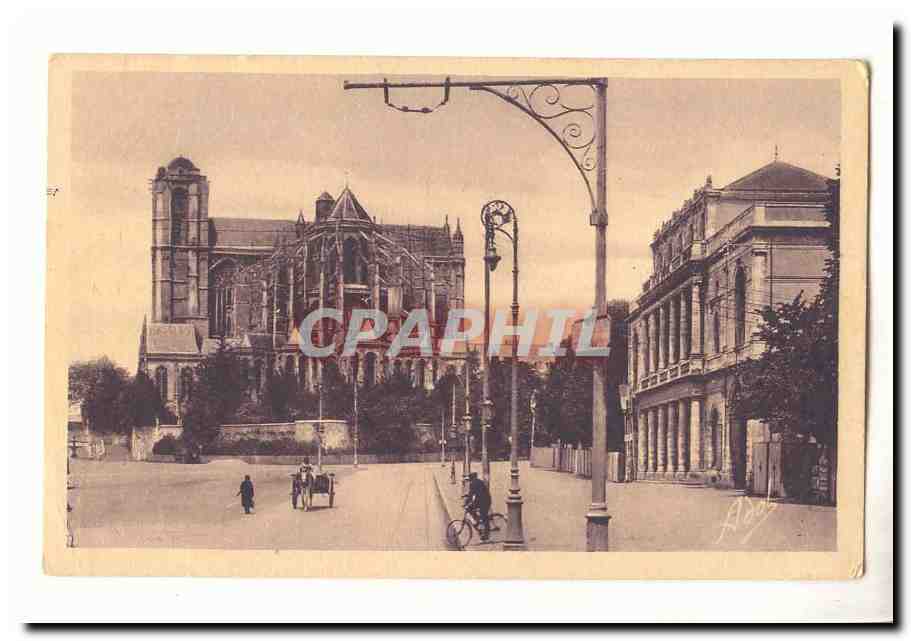 Cathédrale Notre-Dame de Reims — vue de la place — éditeur R. B. (n° 887)