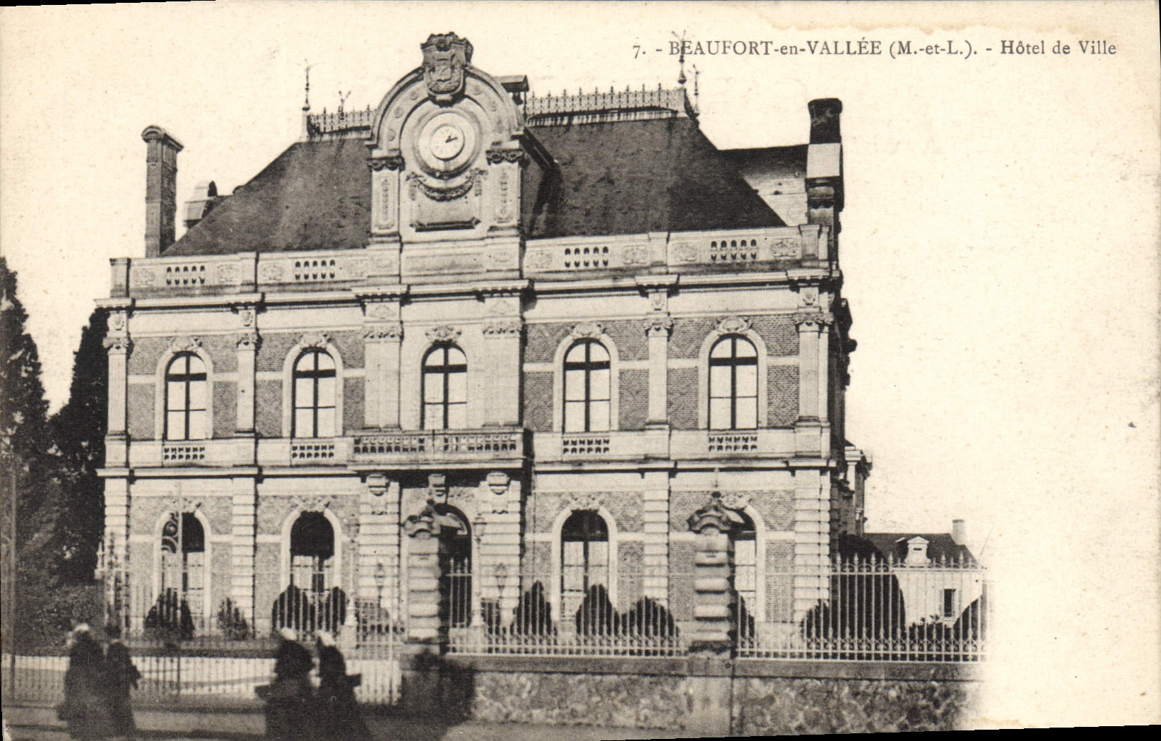 CPA Beaufort En Vallee L'Hotel De Ville