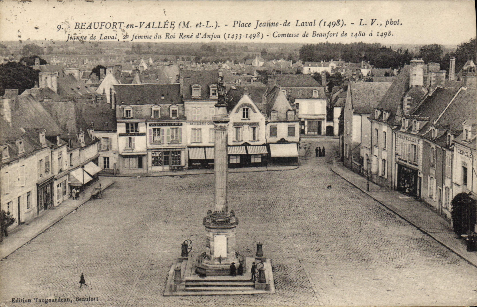CPA Beaufort En Vallee Place Jeanne De Laval