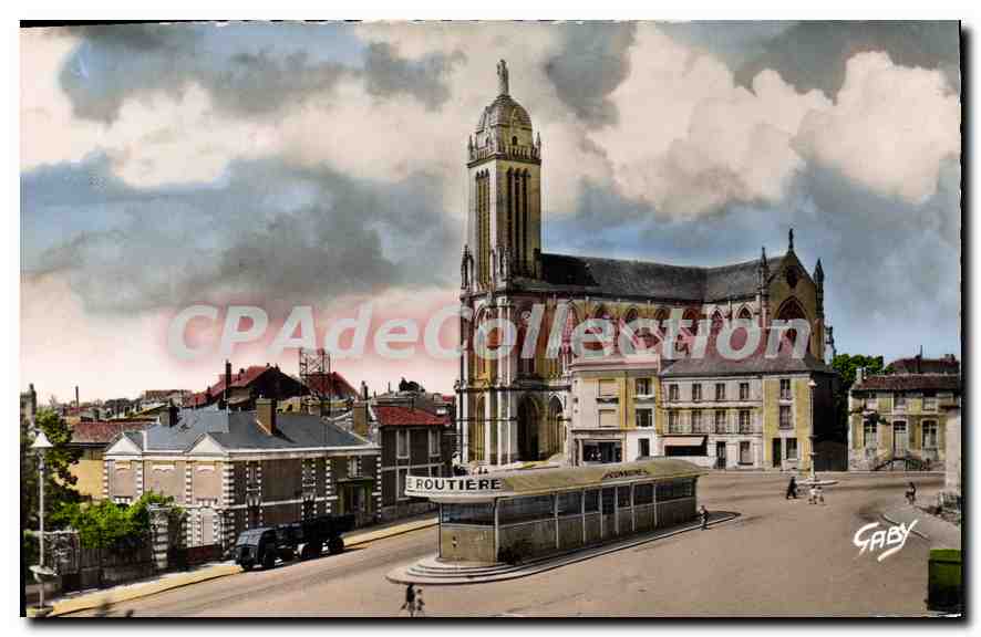 CPA Cuon Place Saint Pierre Et La Gare Routiere