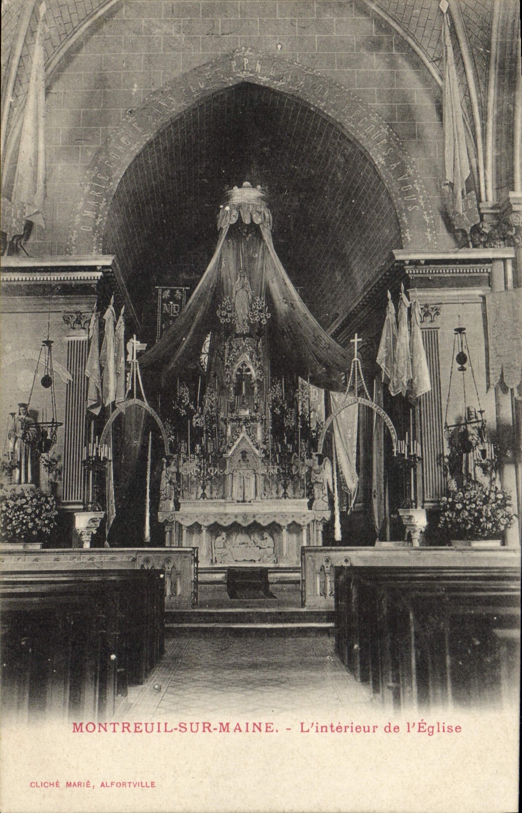 CPA Montreuil Sur Maine L'Interieur De I'Eglise