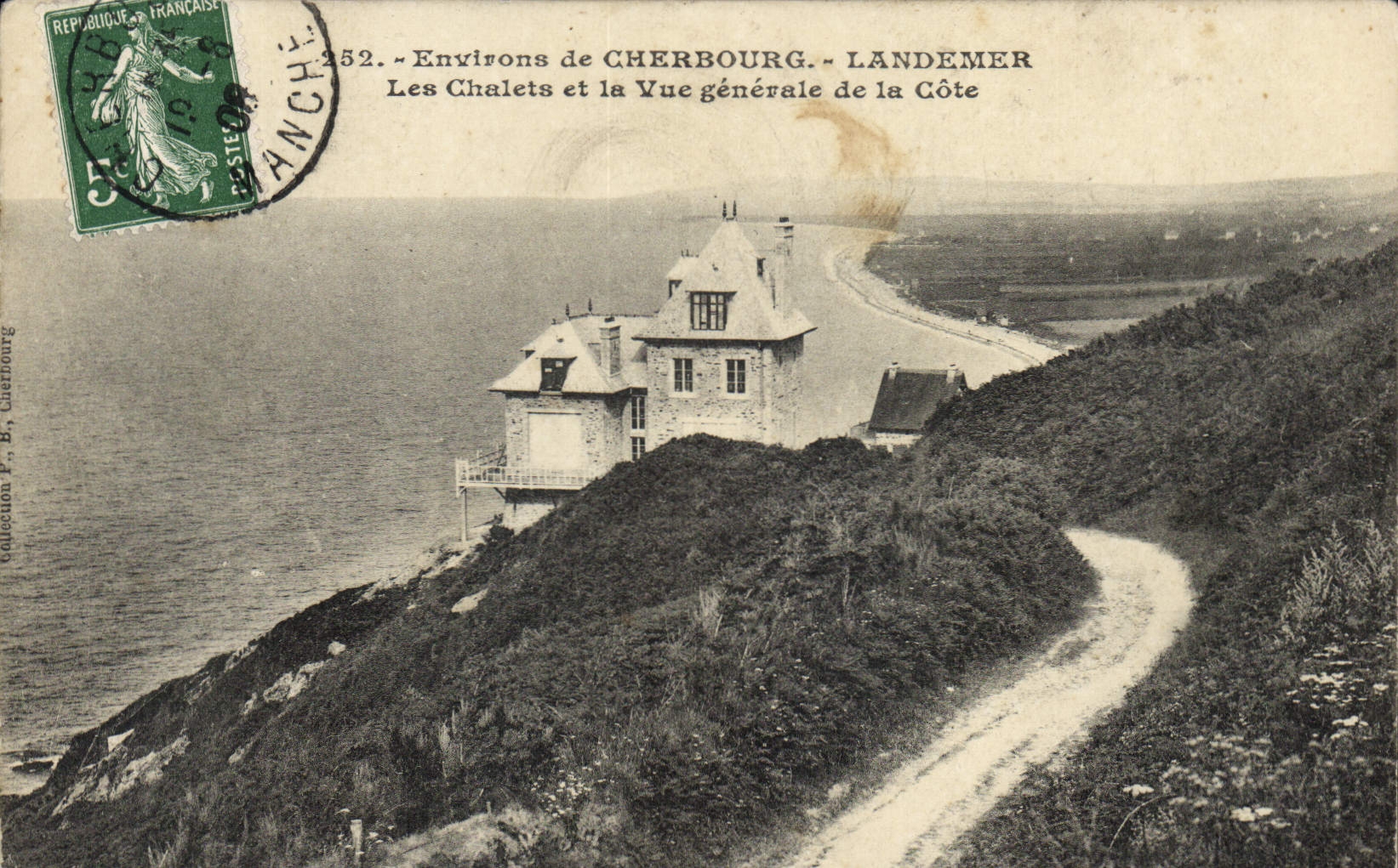 Environs de Cherbourg - Landémer - Les Chalets et la Vue générale de la Côte