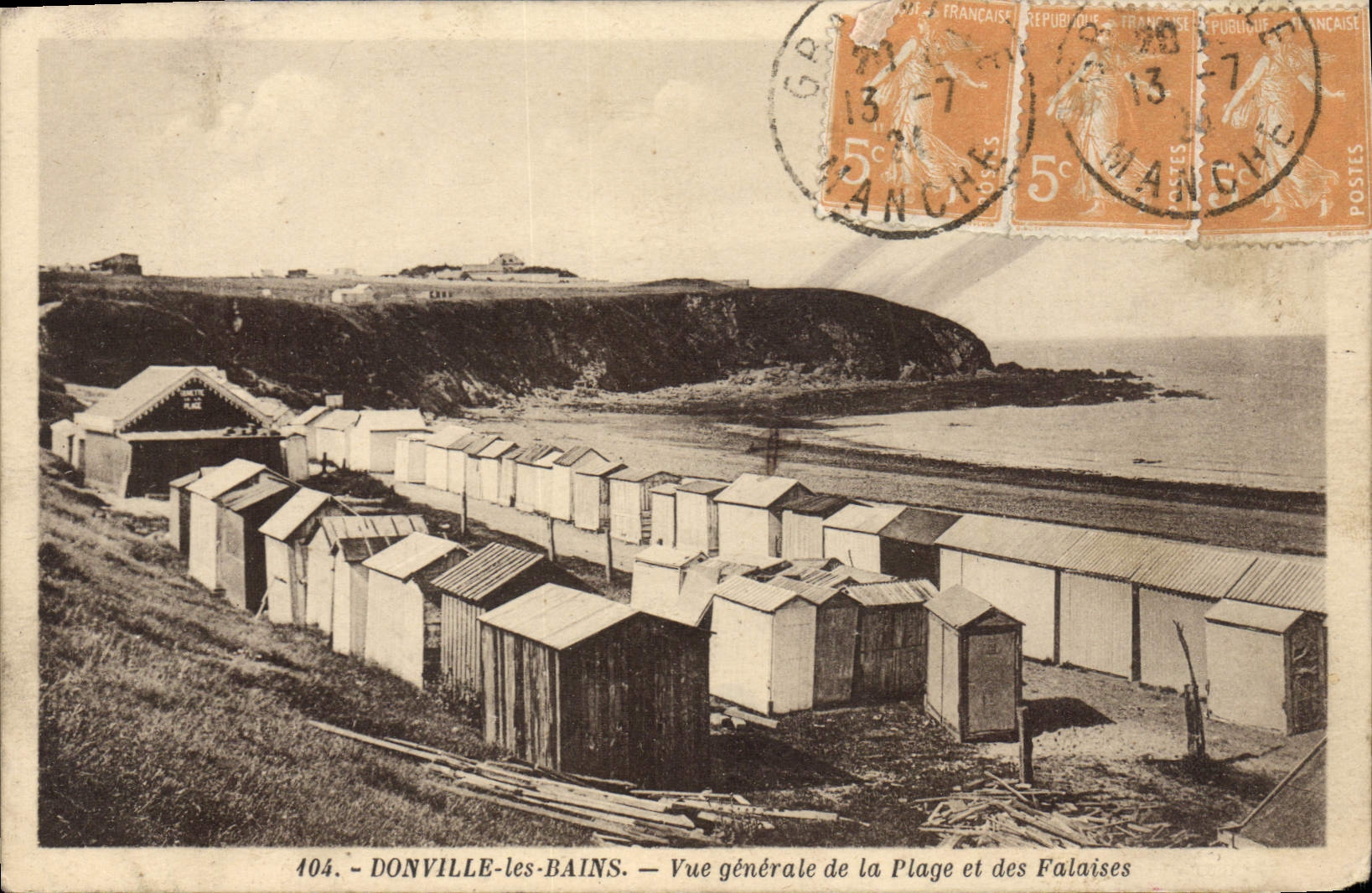 Donville-les-Bains — Vue générale de la Plage et des Falaises — Édition Leclercq, n° 404