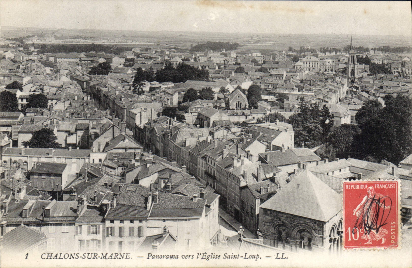 Chalons-sur-Marne — Panorama vers l'Église Saint-Loup — LL.