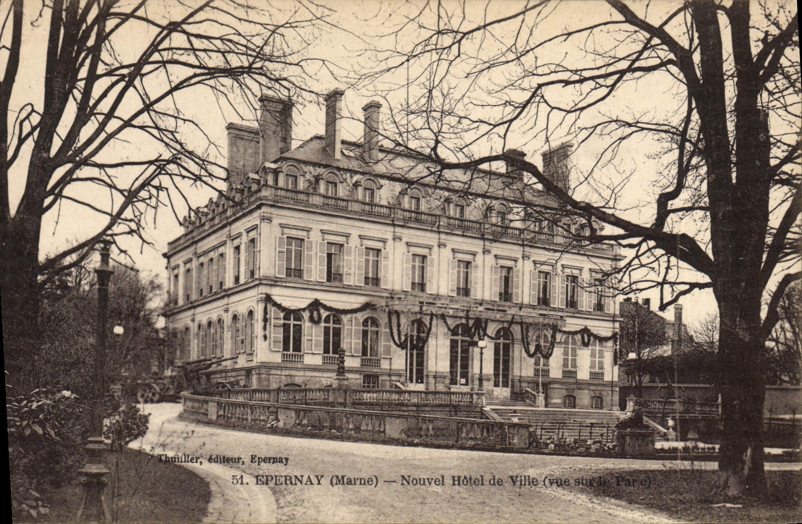 Epernay (Marne) — Nouvel Hôtel de Ville (vue sur le Parc)