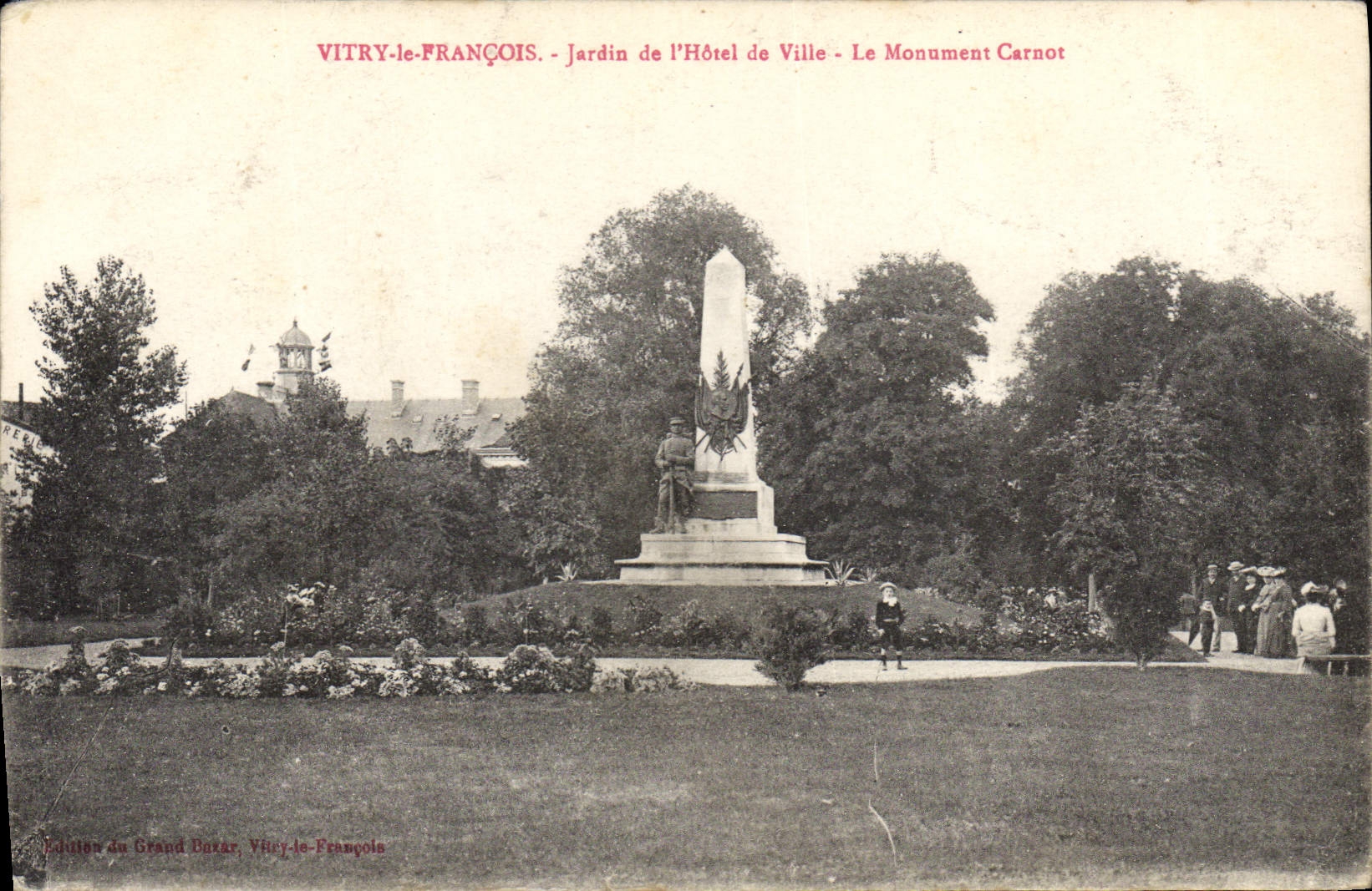 CPA Vitry Le Francois Jardin De I'Hotel De Ville Le Monument Carnot