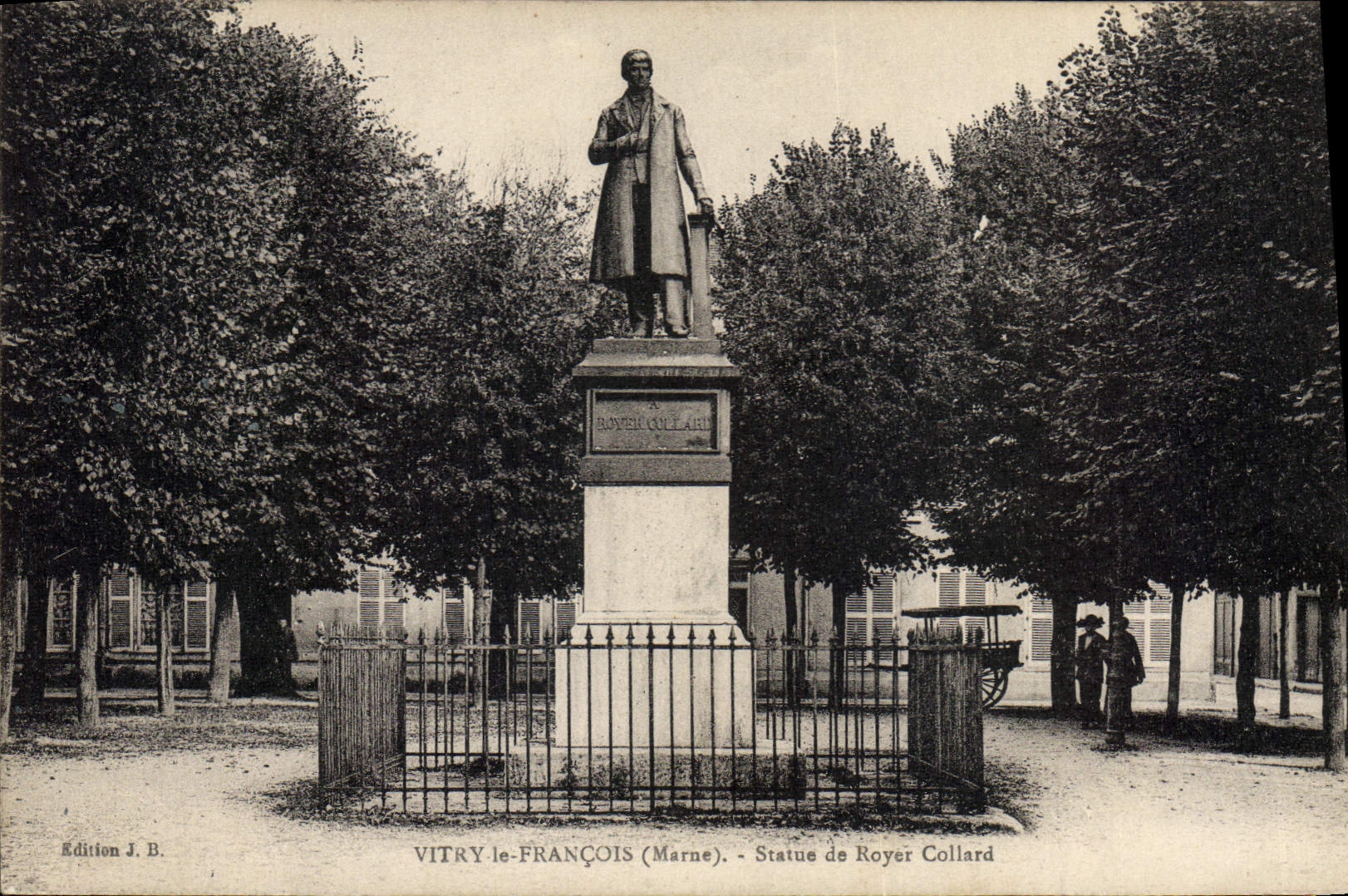 CPA Vitry Le Francois Statue De Royer Collard