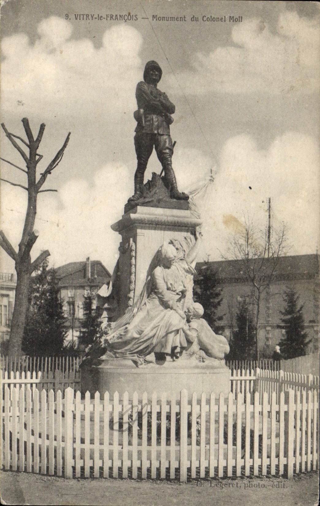 CPA Vitry Le Francois Monument Du Colonel Moll